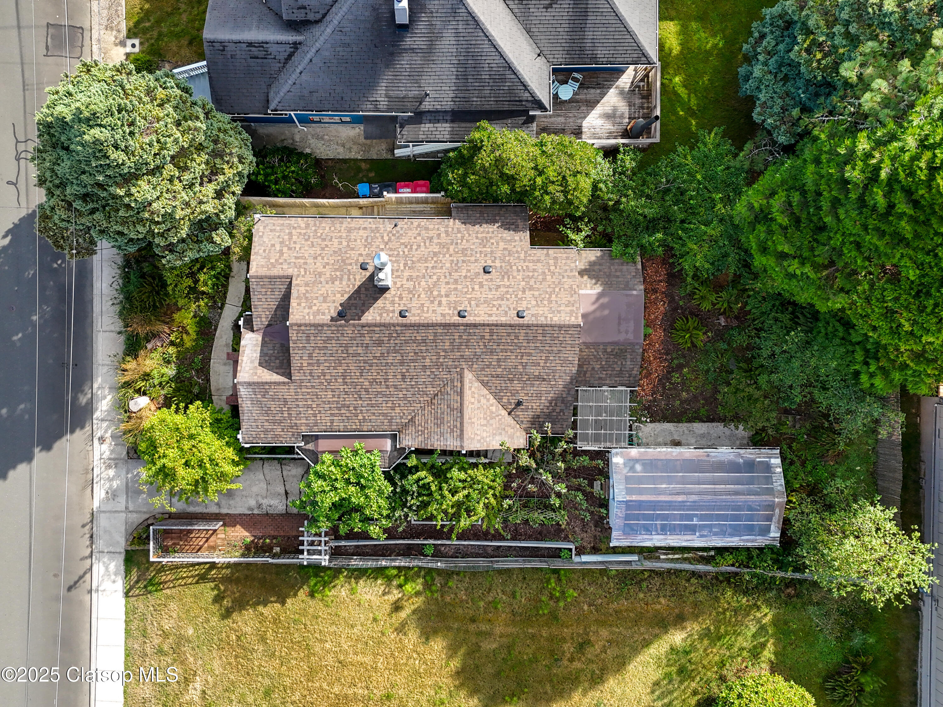 1925 Irving Avenue Property Photo 47