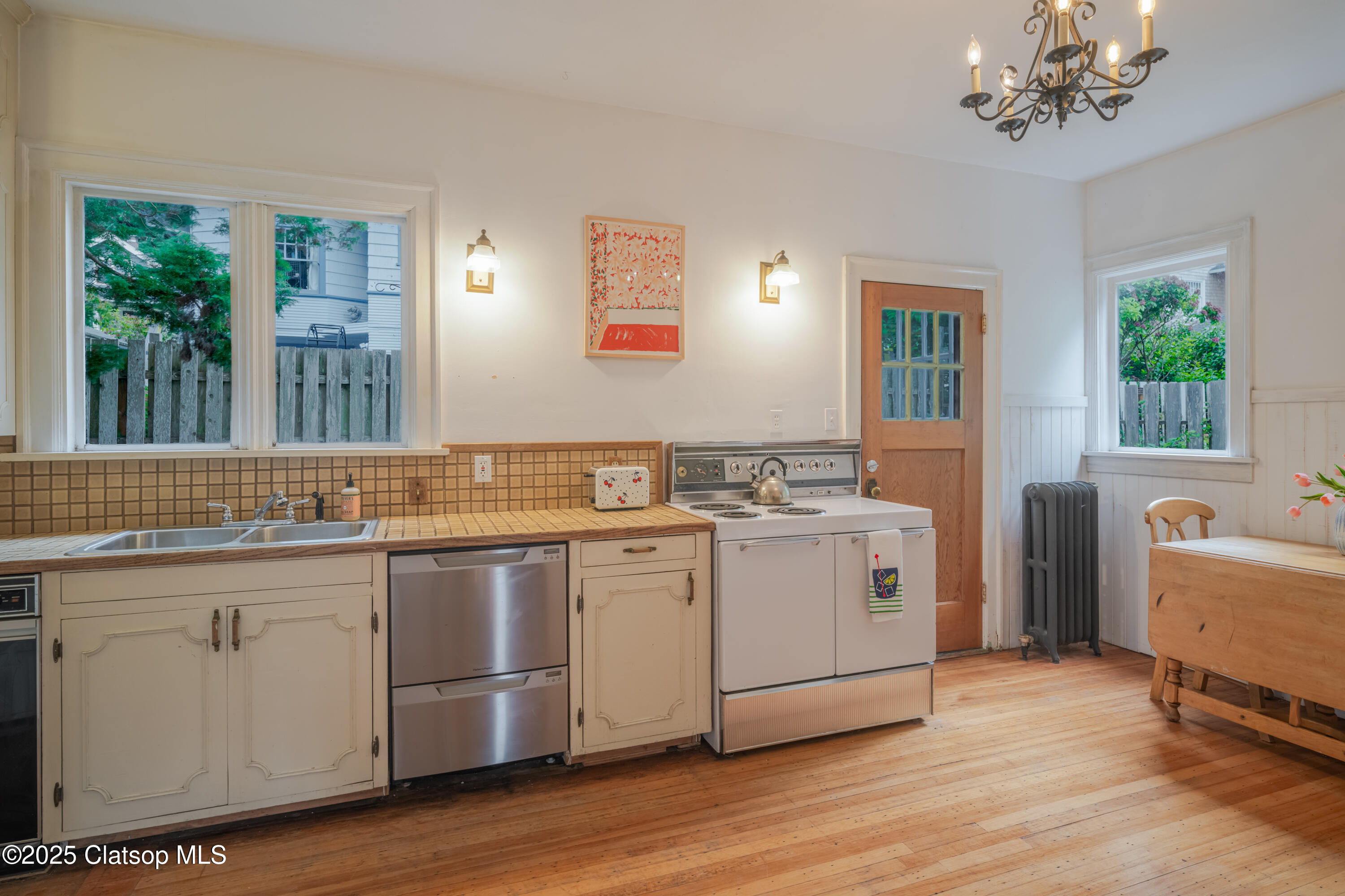 1343 Jerome Avenue Property Photo 20