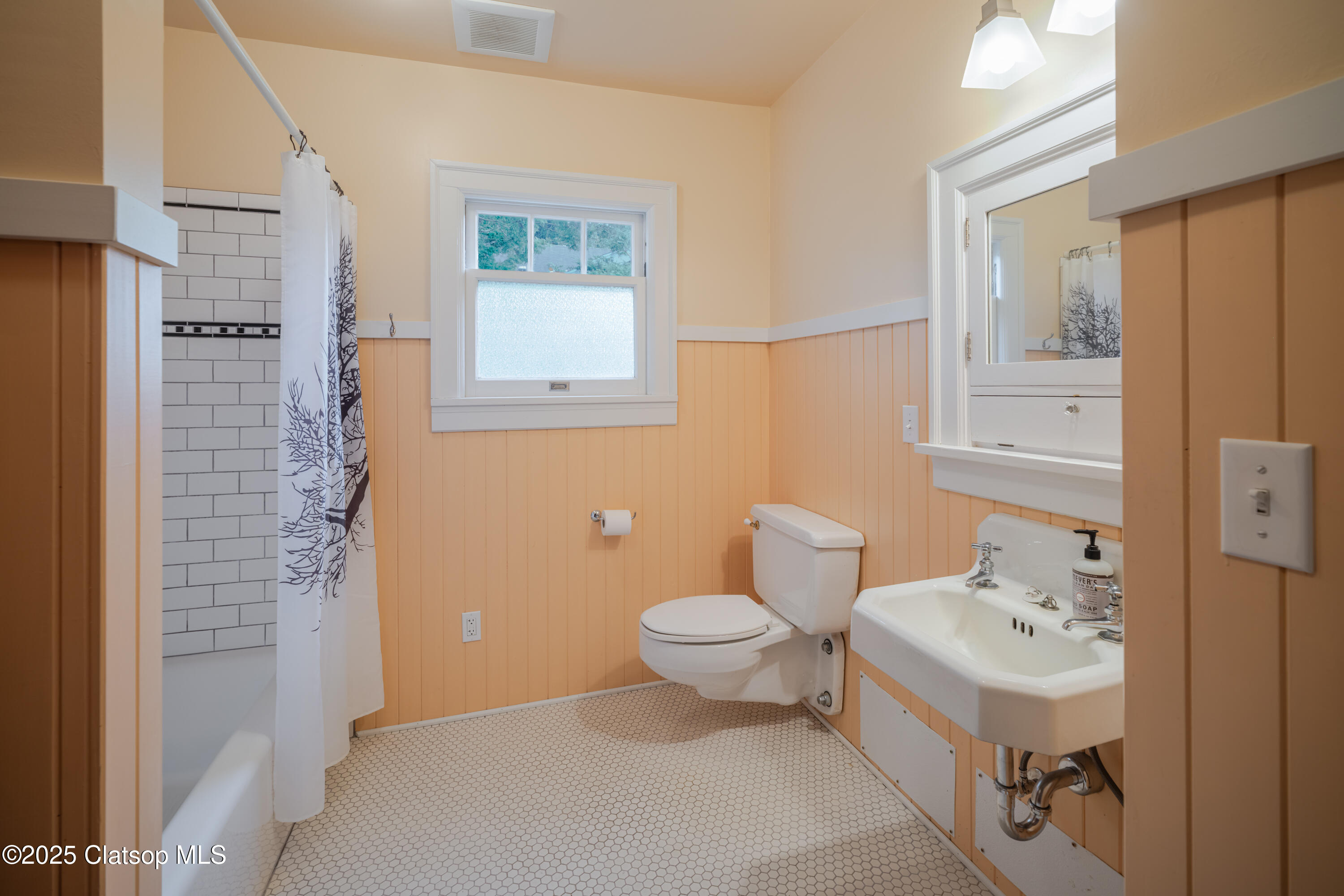 1343 Jerome Avenue Property Photo 36