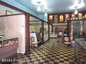 1332 Commercial Street Property Photo 4