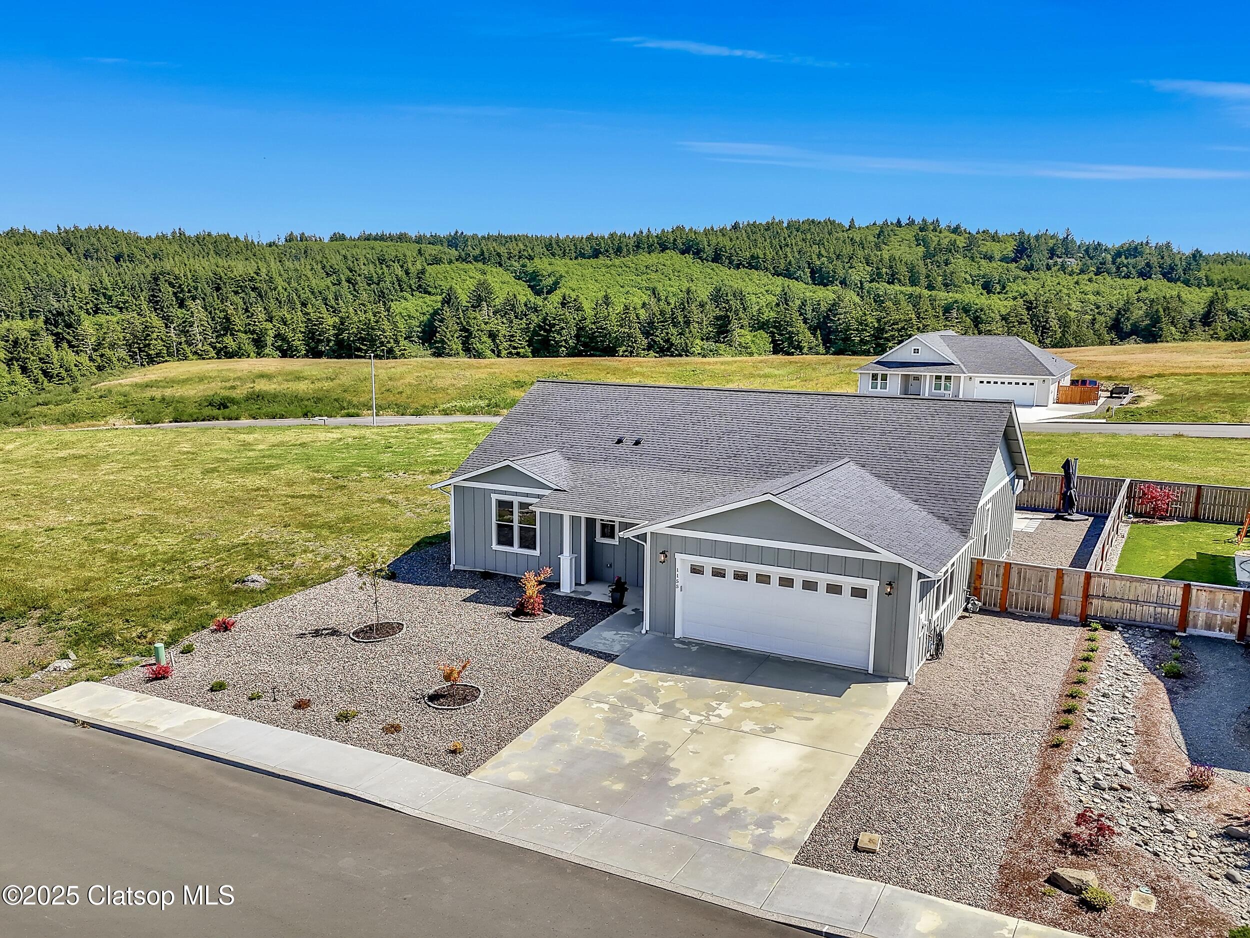 1155 Se Bugle Avenue Property Photo 3