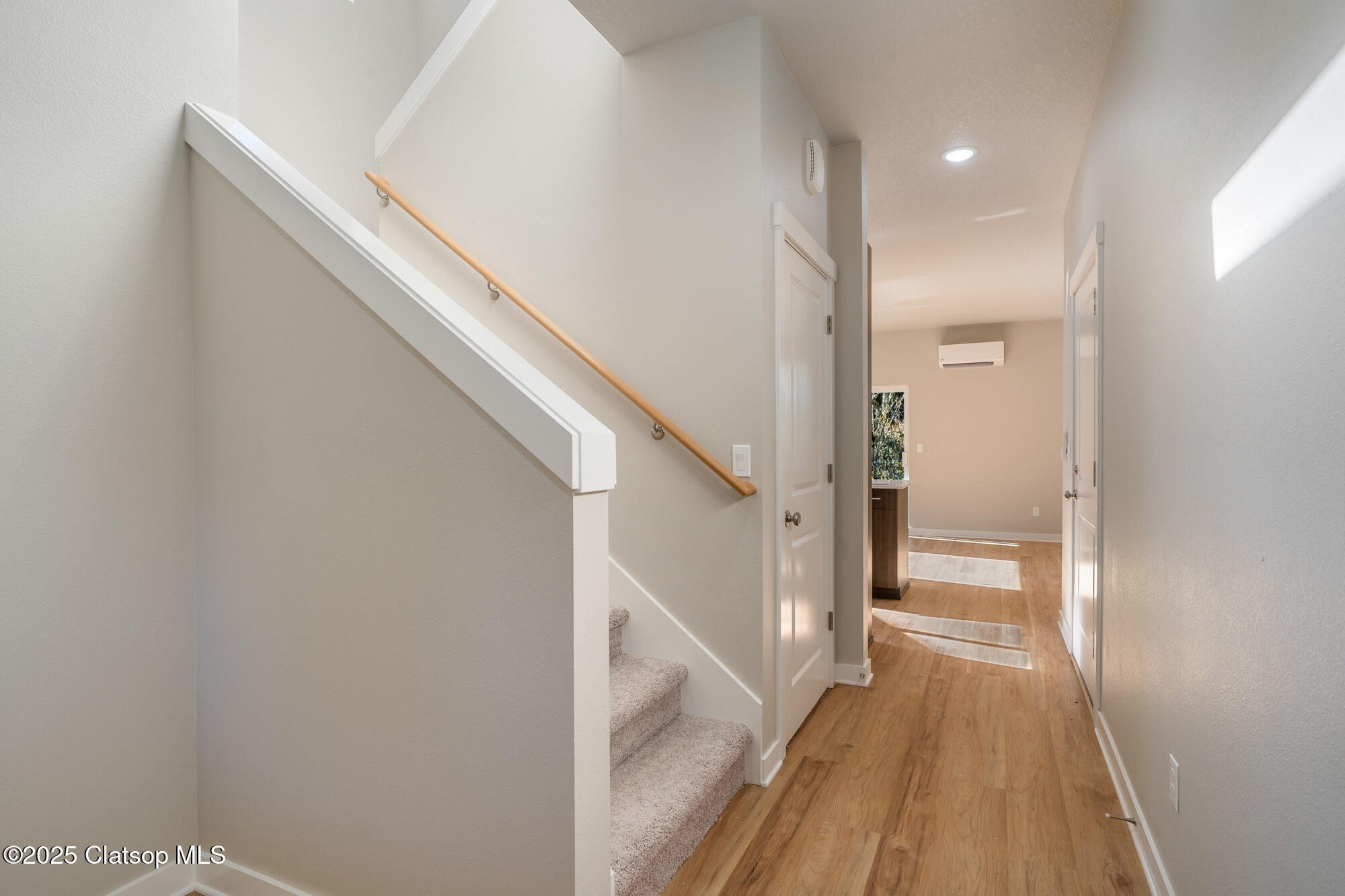 317/319 S Neptune Street Property Photo 6