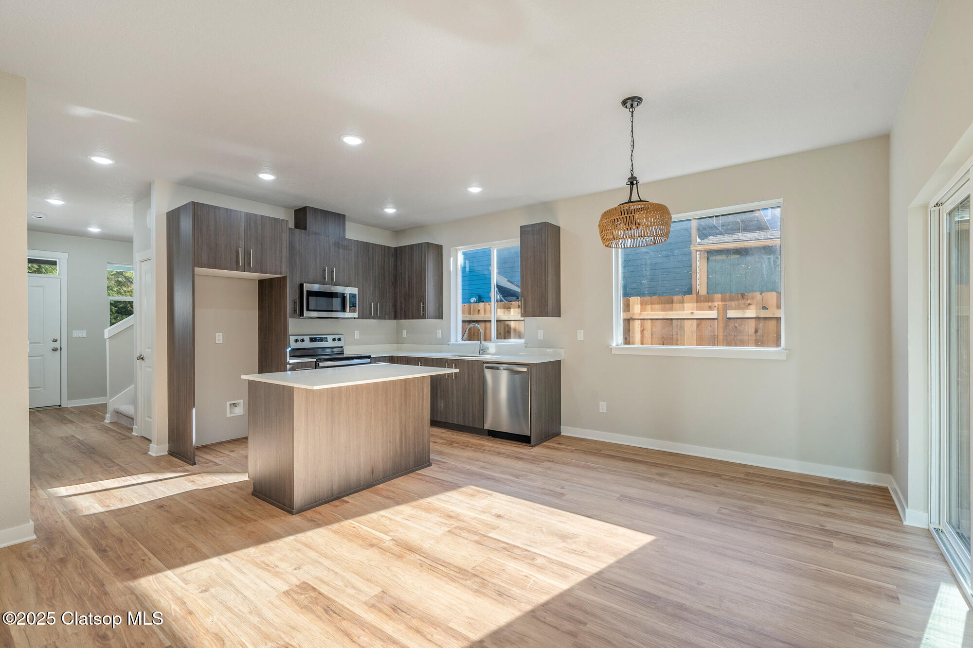 317/319 S Neptune Street Property Photo 10