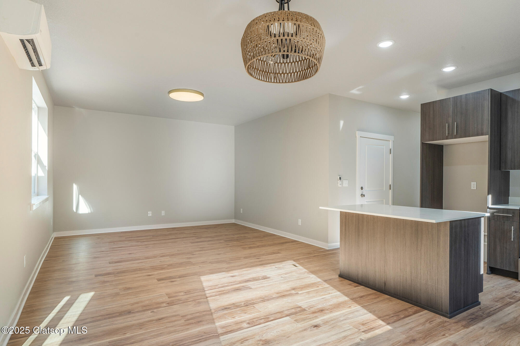 317/319 S Neptune Street Property Photo 11