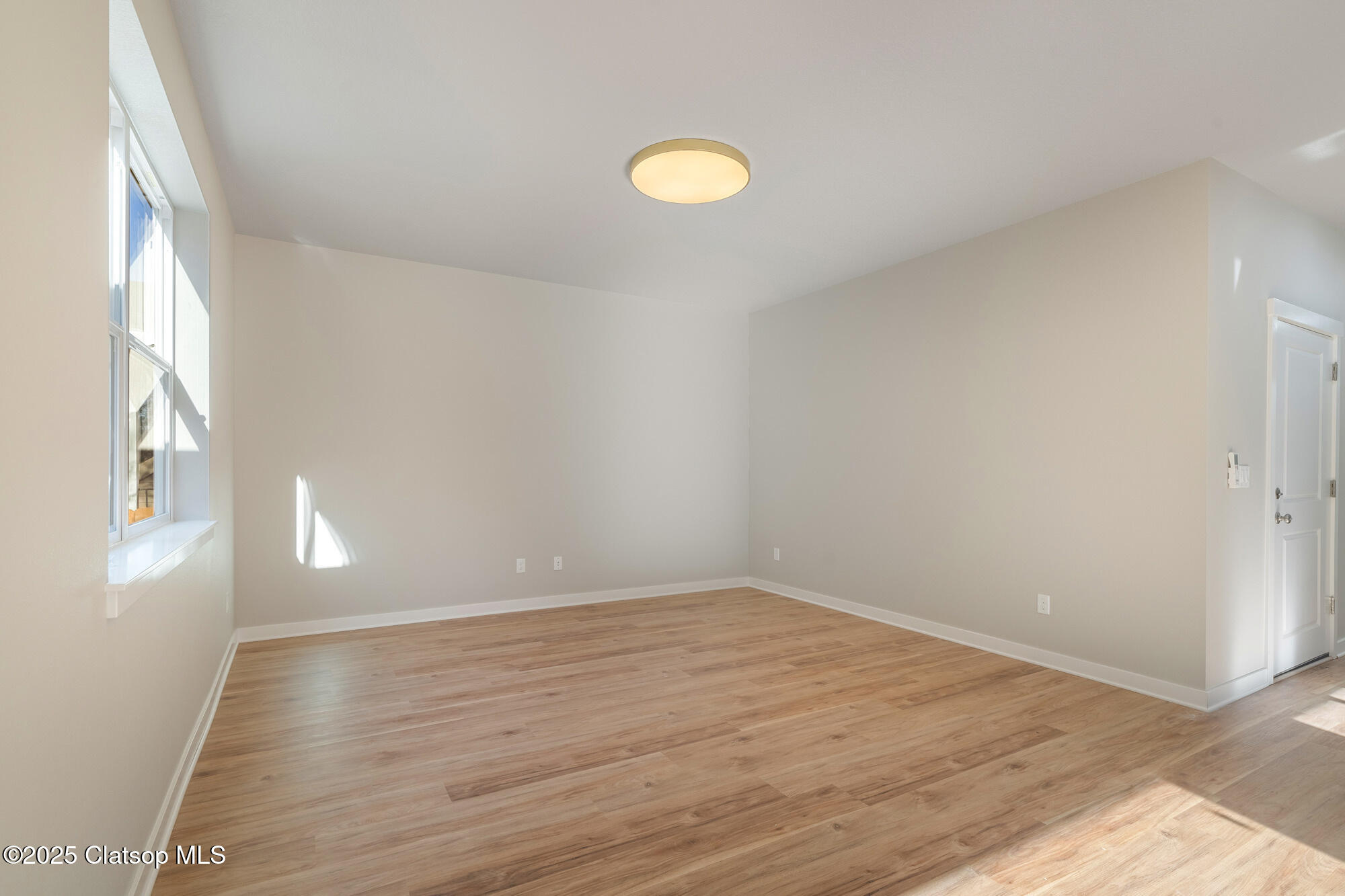 317/319 S Neptune Street Property Photo 13