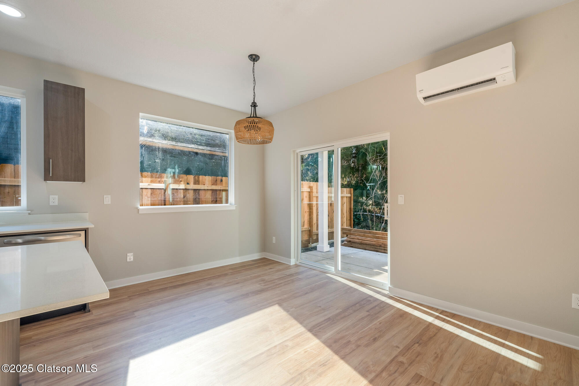 317/319 S Neptune Street Property Photo 14