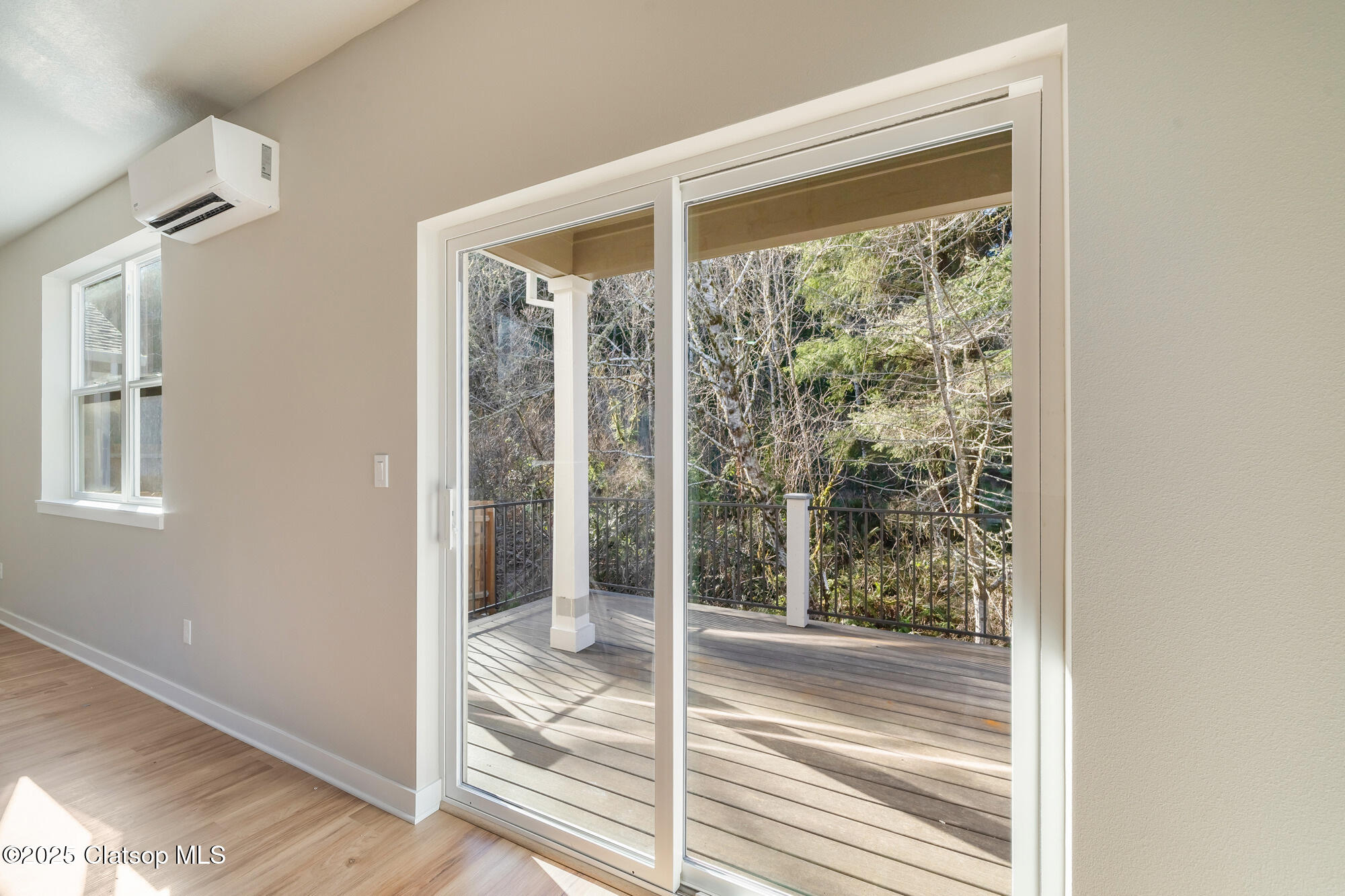 317/319 S Neptune Street Property Photo 15