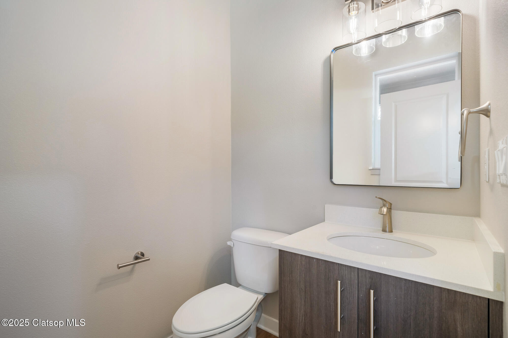 317/319 S Neptune Street Property Photo 17