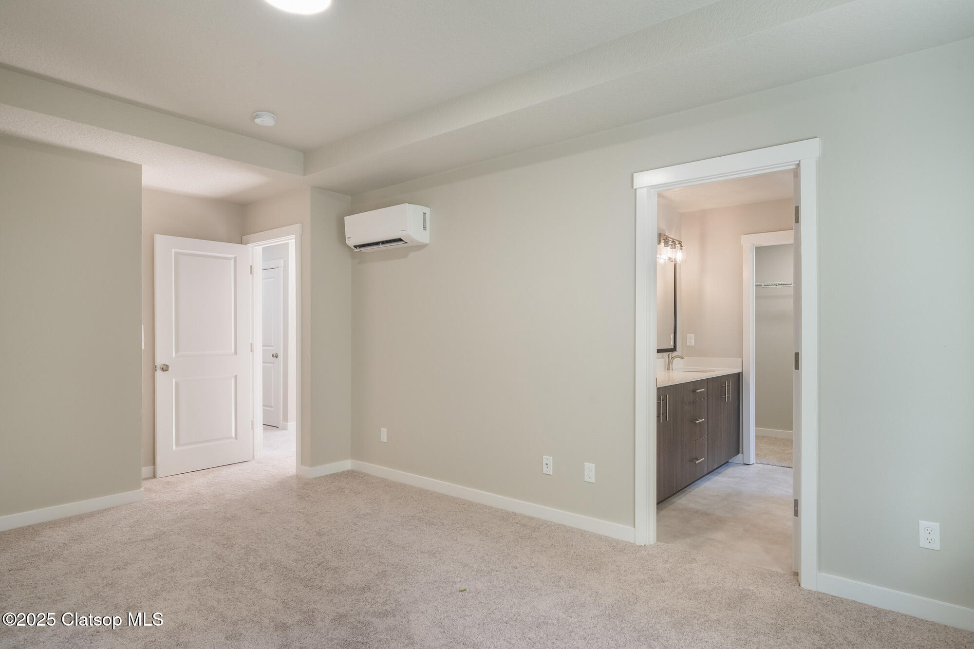317/319 S Neptune Street Property Photo 19