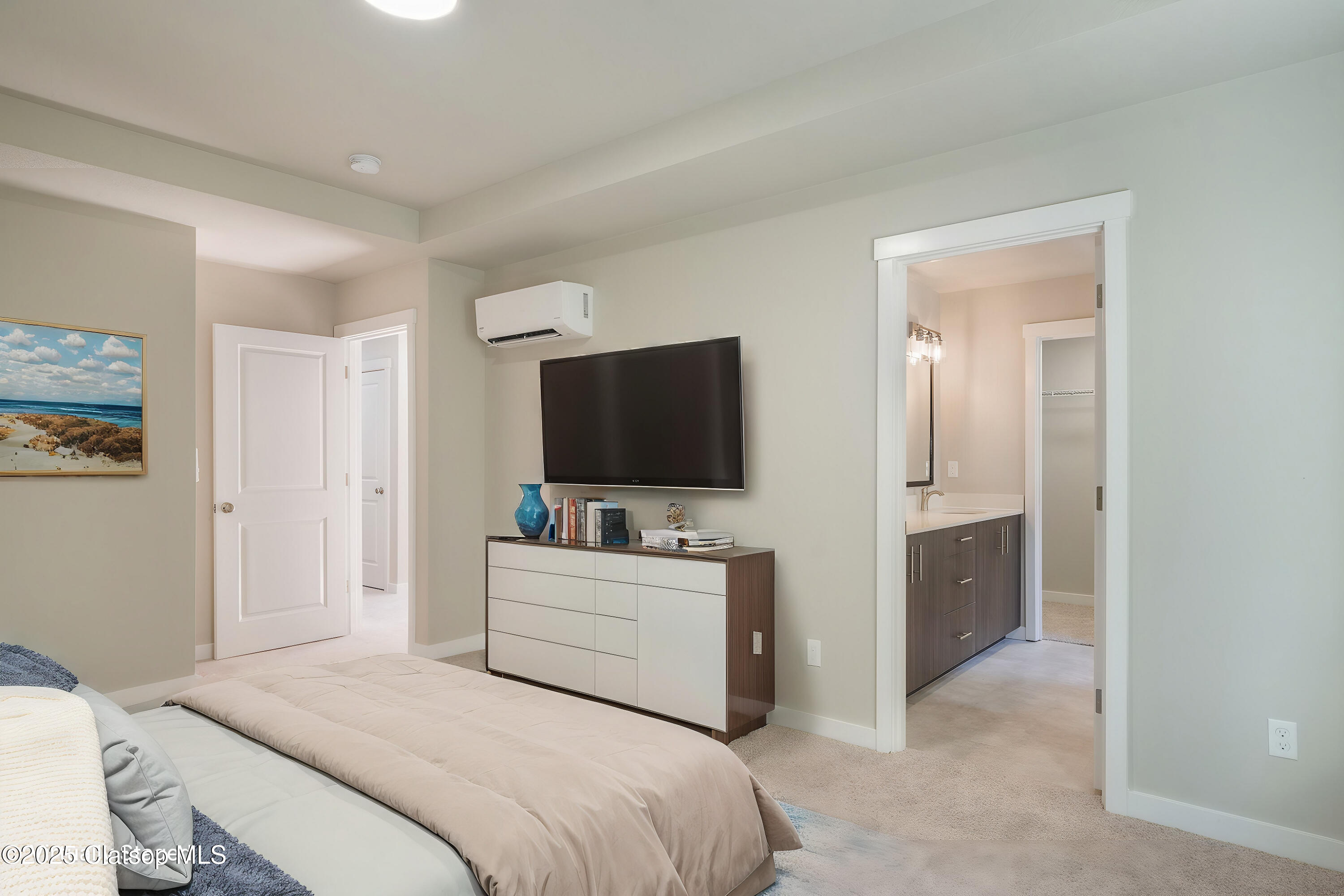317/319 S Neptune Street Property Photo 20
