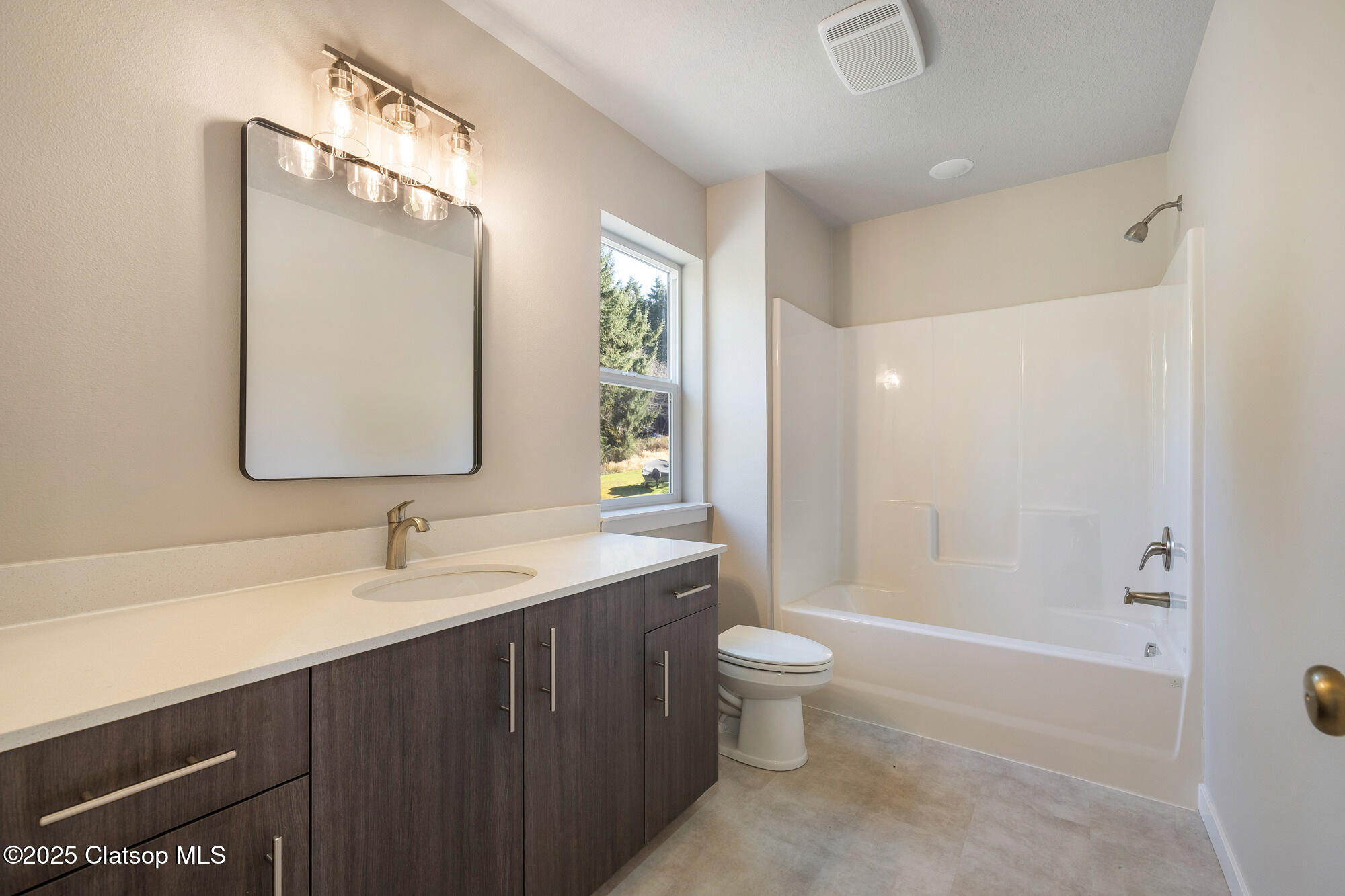 317/319 S Neptune Street Property Photo 23