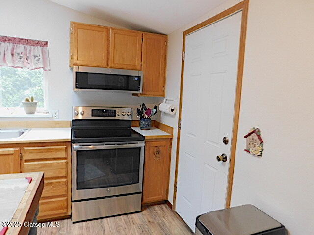 1100 Nw Warrenton Drive Property Photo 9