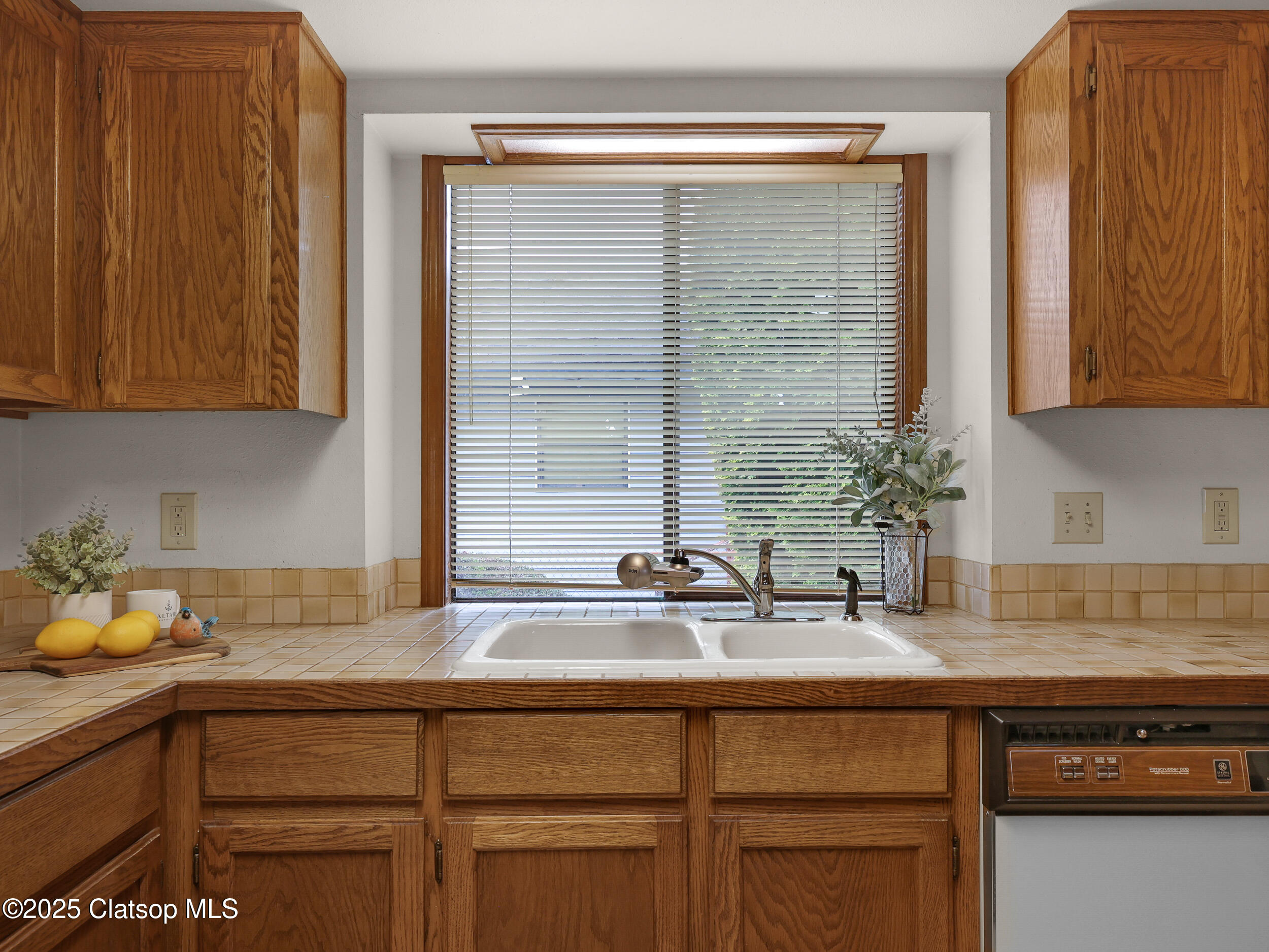 1286 Avenue B Property Photo 10