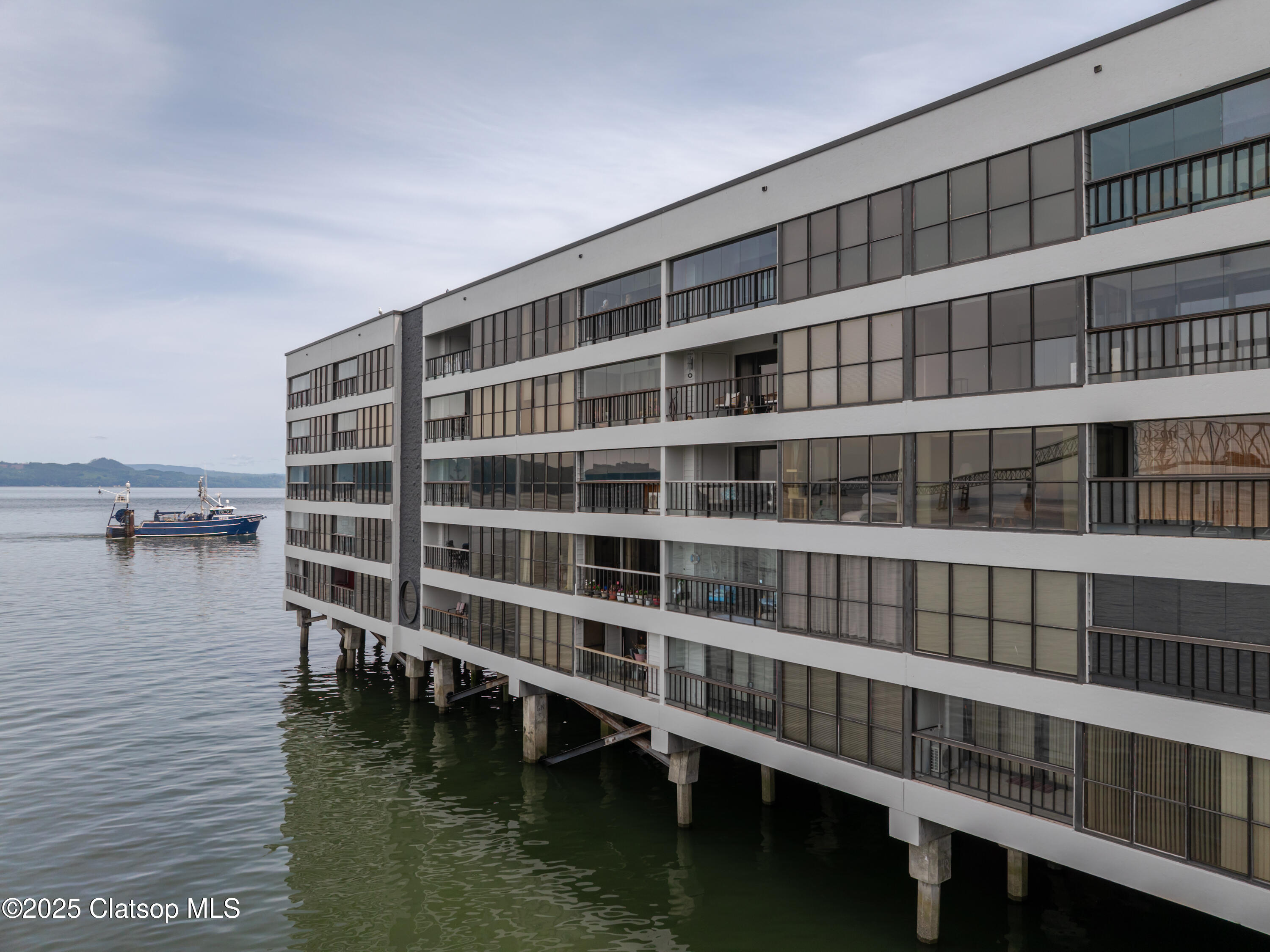 Columbia House Condo Property Photo 1
