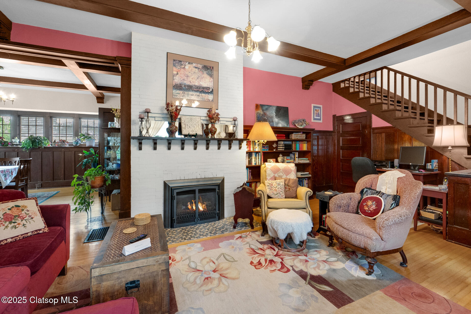 1528 Irving Avenue Property Photo 8