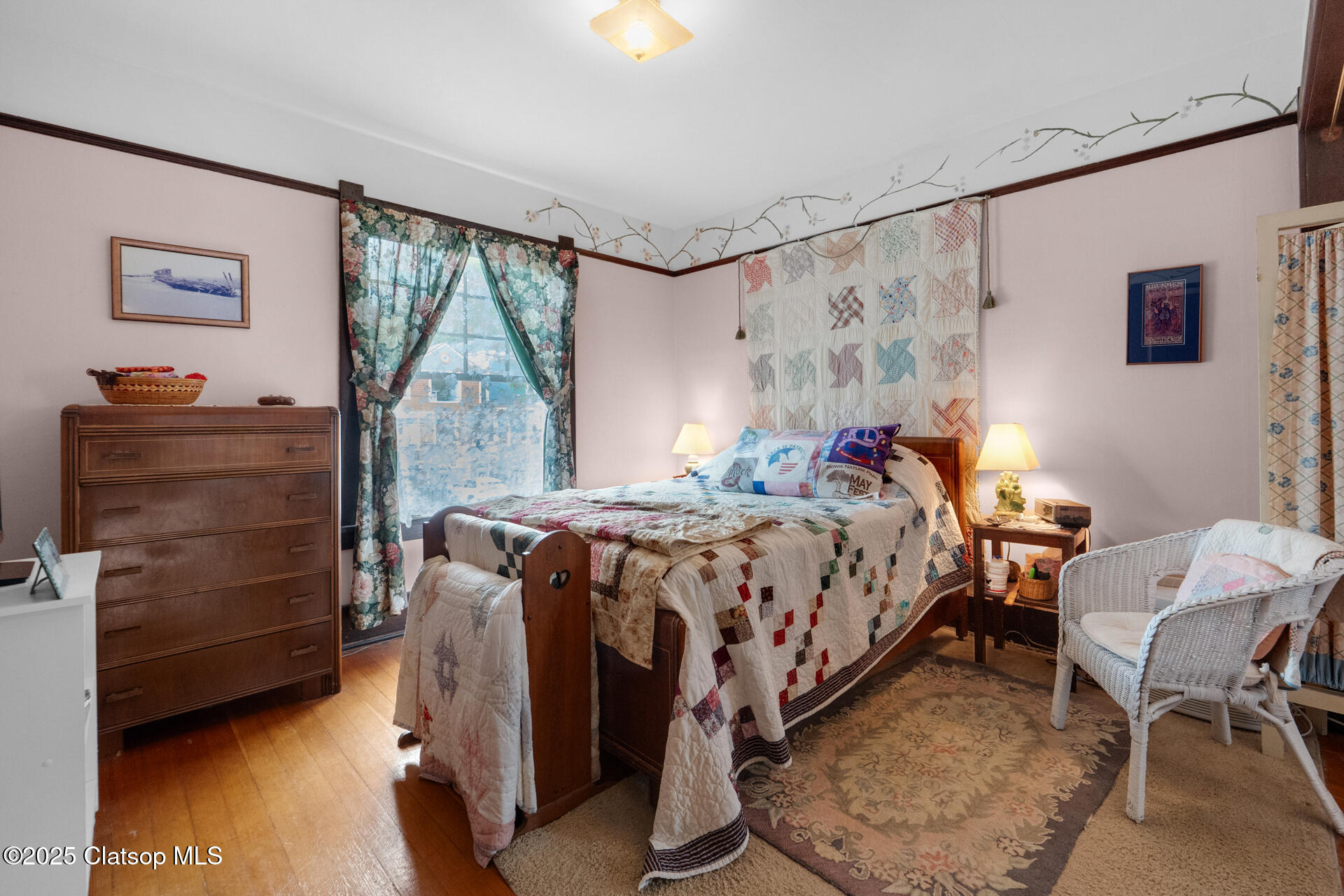 1528 Irving Avenue Property Photo 21