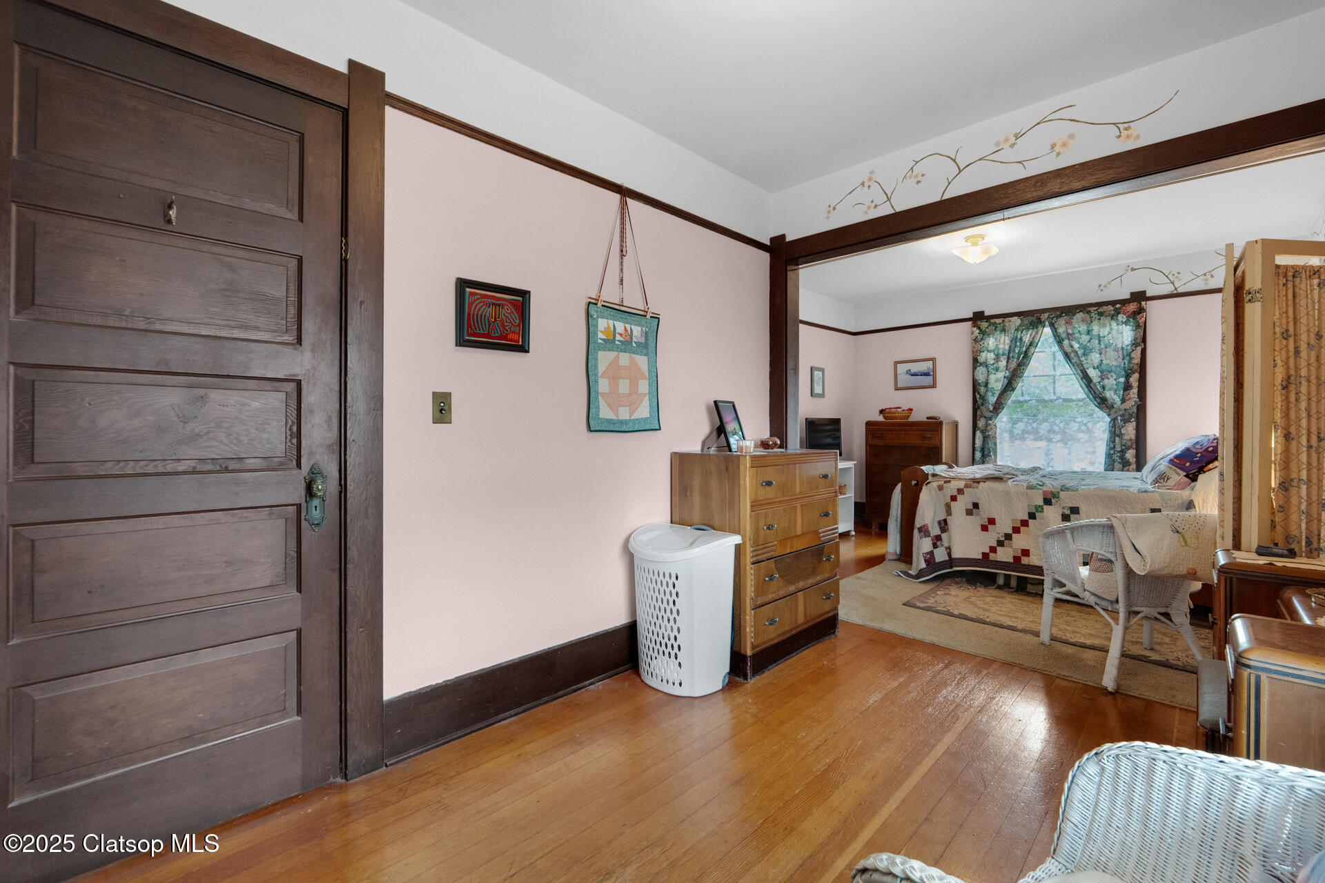 1528 Irving Avenue Property Photo 25