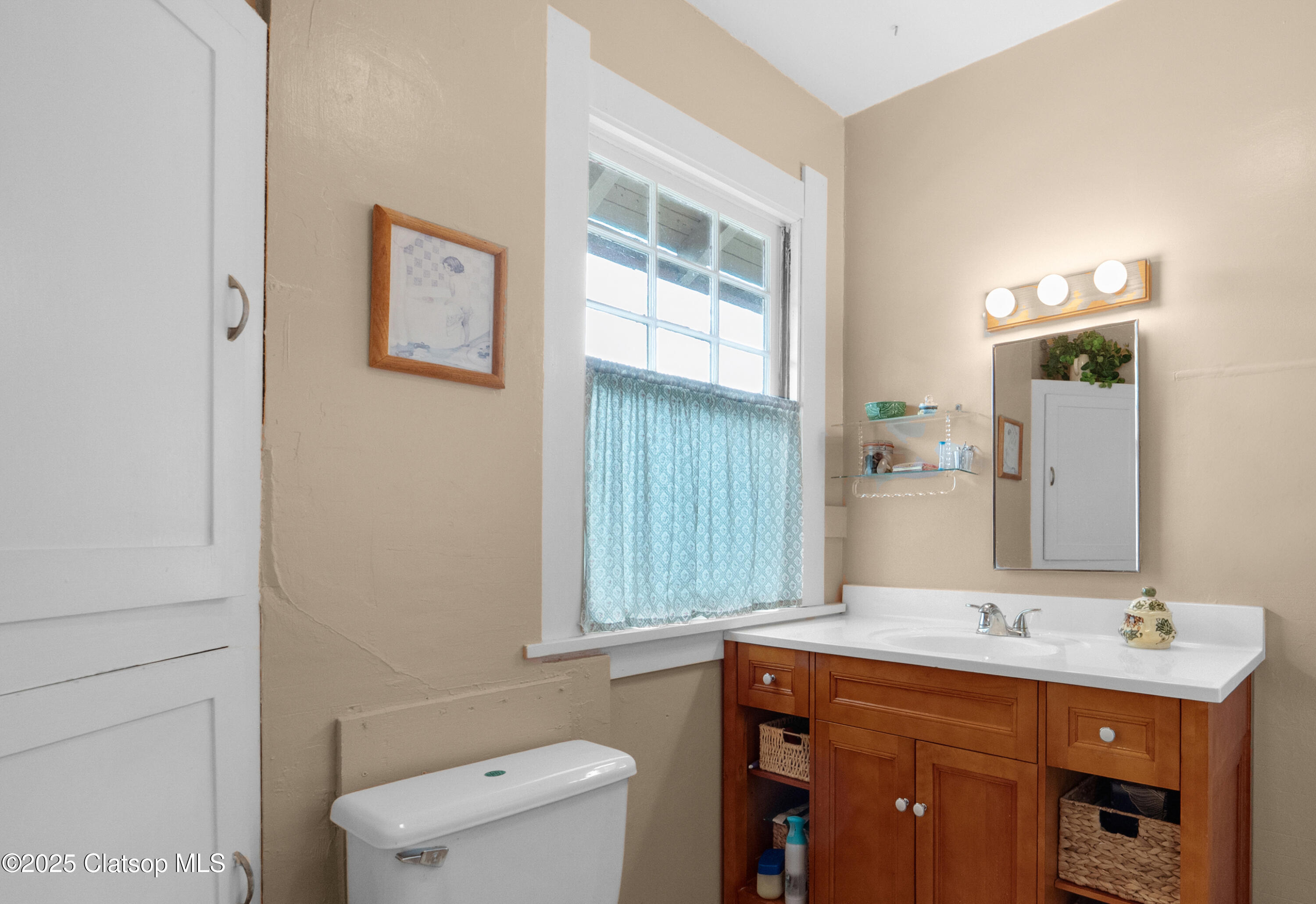 1528 Irving Avenue Property Photo 26