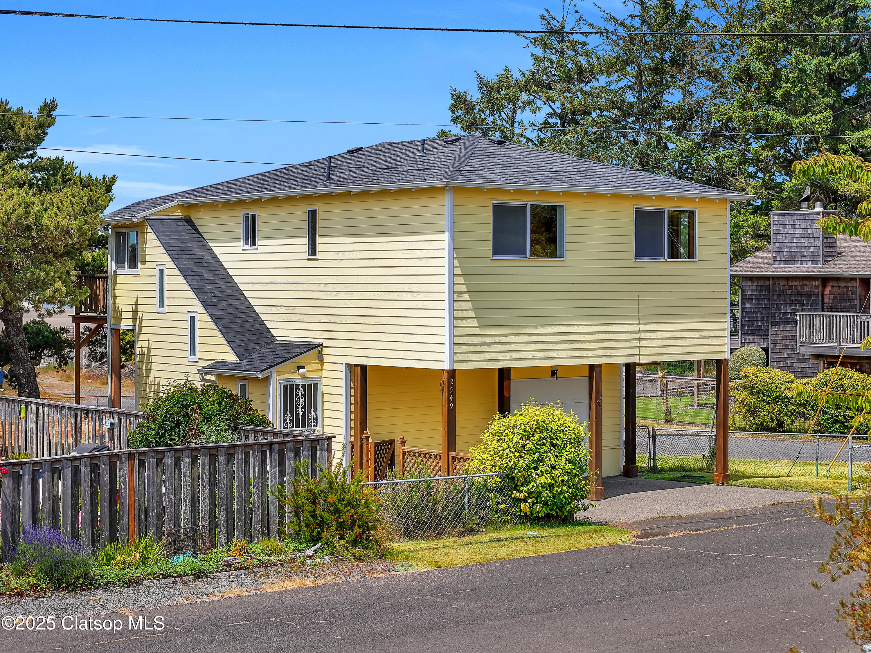 2549 Neawanna Street Property Photo 1