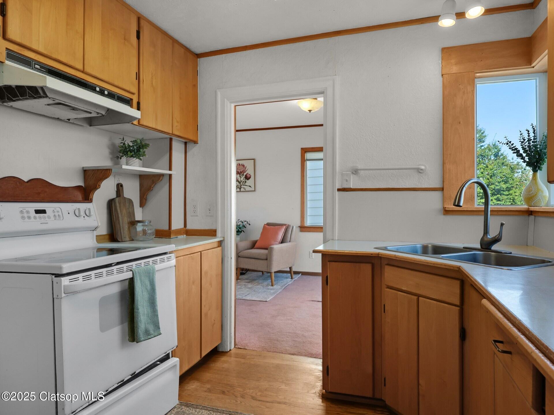 3168 Harrison Avenue Property Photo 11