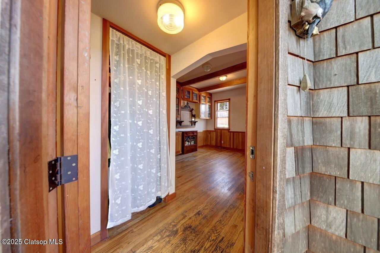 123 W 1st Street Property Photo 4