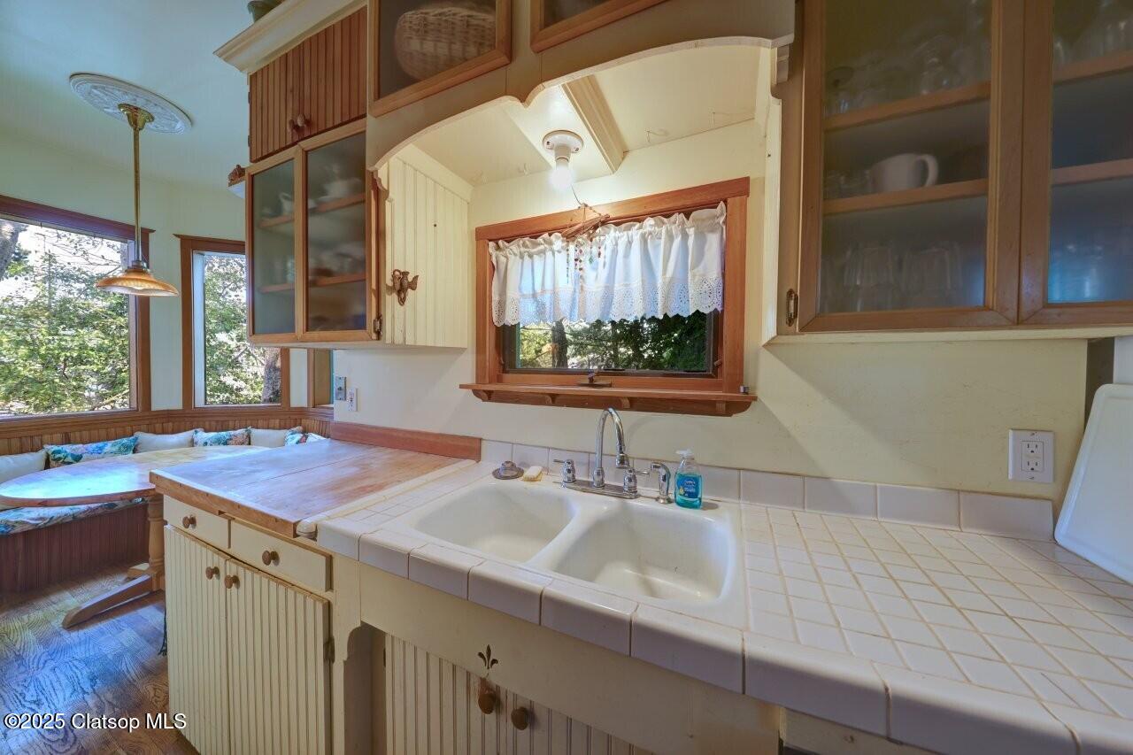 123 W 1st Street Property Photo 13