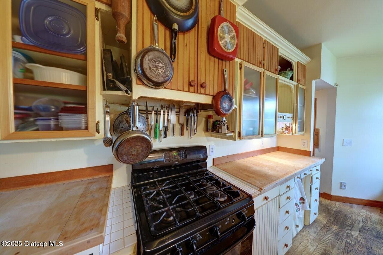 123 W 1st Street Property Photo 15