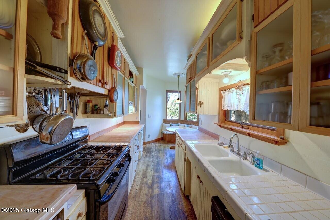 123 W 1st Street Property Photo 16