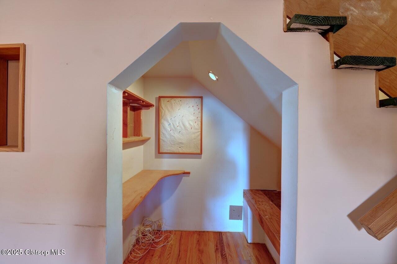 123 W 1st Street Property Photo 18
