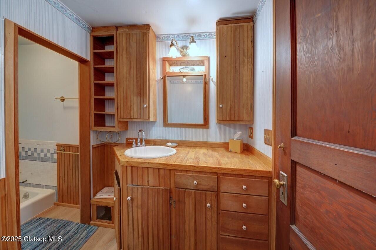 123 W 1st Street Property Photo 19