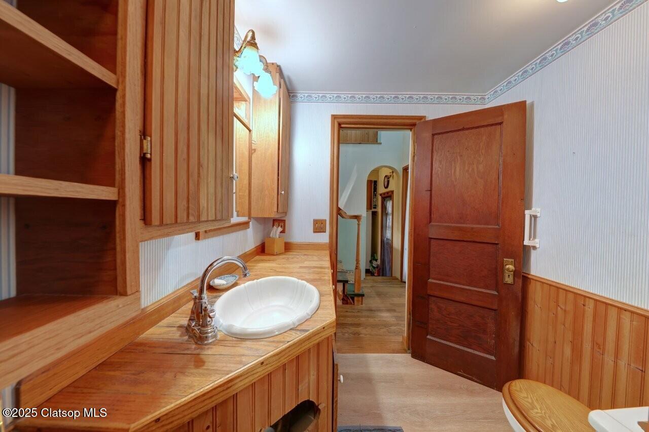 123 W 1st Street Property Photo 24