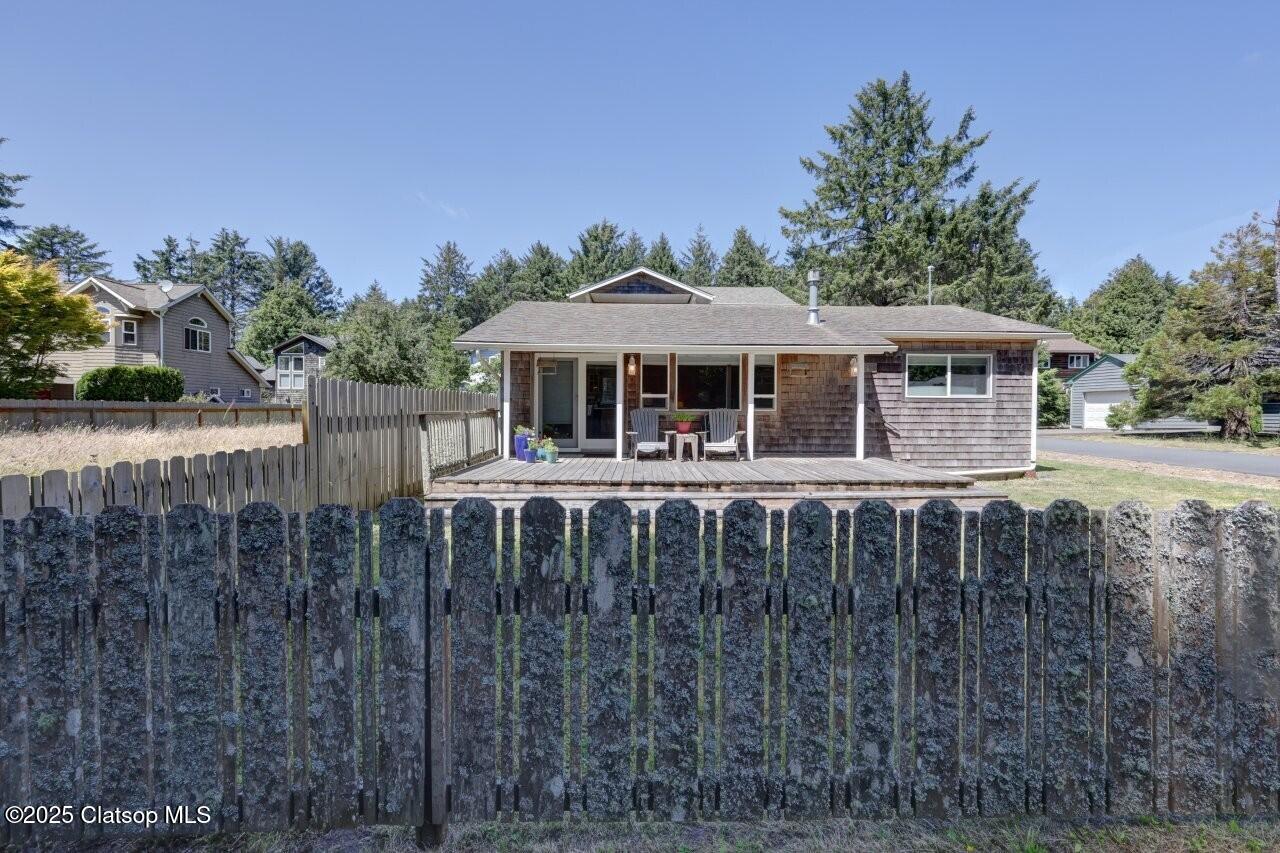 296 E Jackson Street Property Photo 4