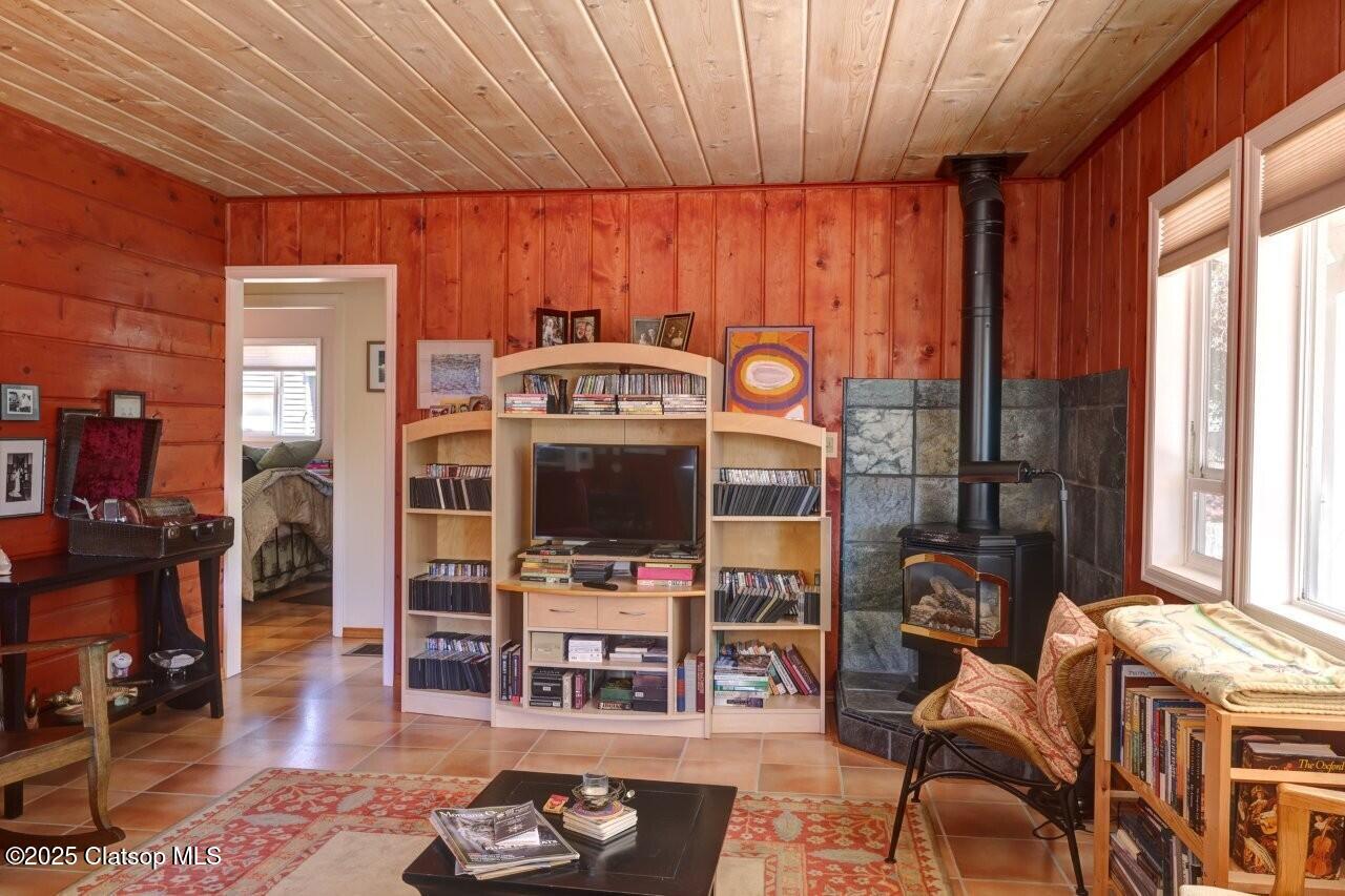 296 E Jackson Street Property Photo 6