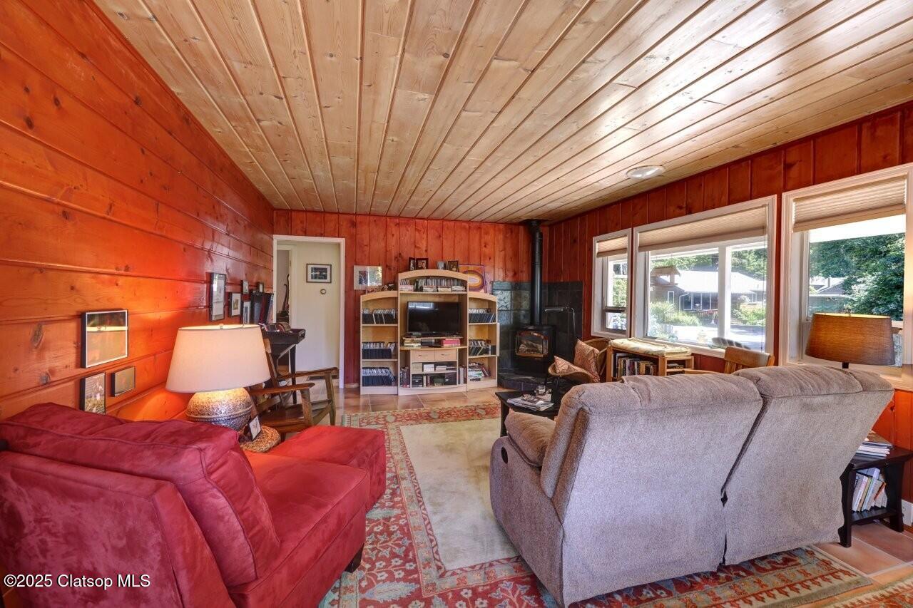 296 E Jackson Street Property Photo 7