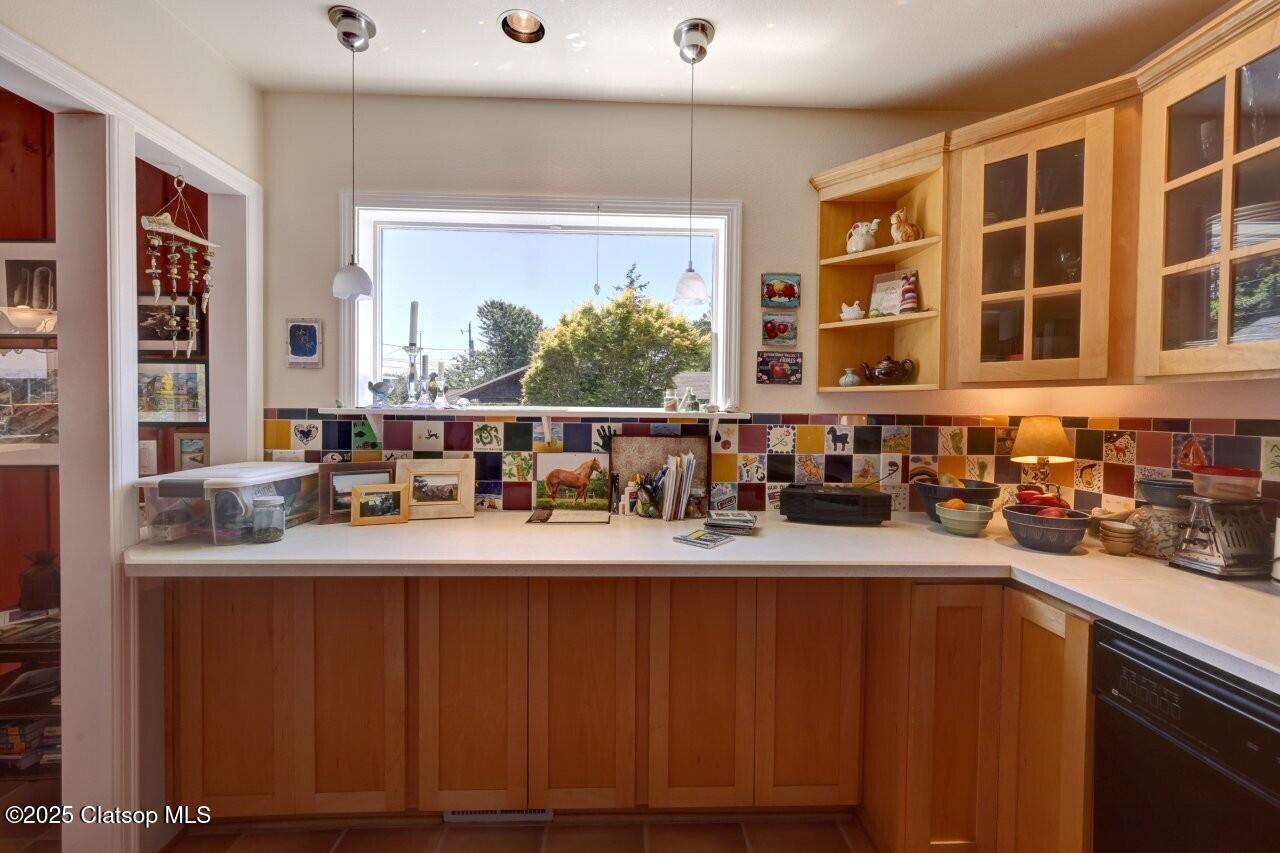 296 E Jackson Street Property Photo 14