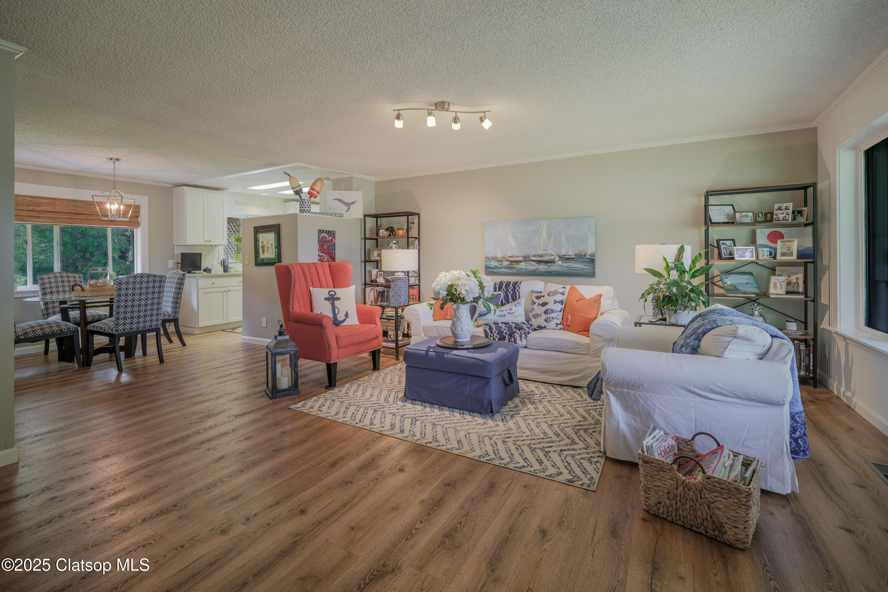 2087 Fernwood Street Property Photo 7