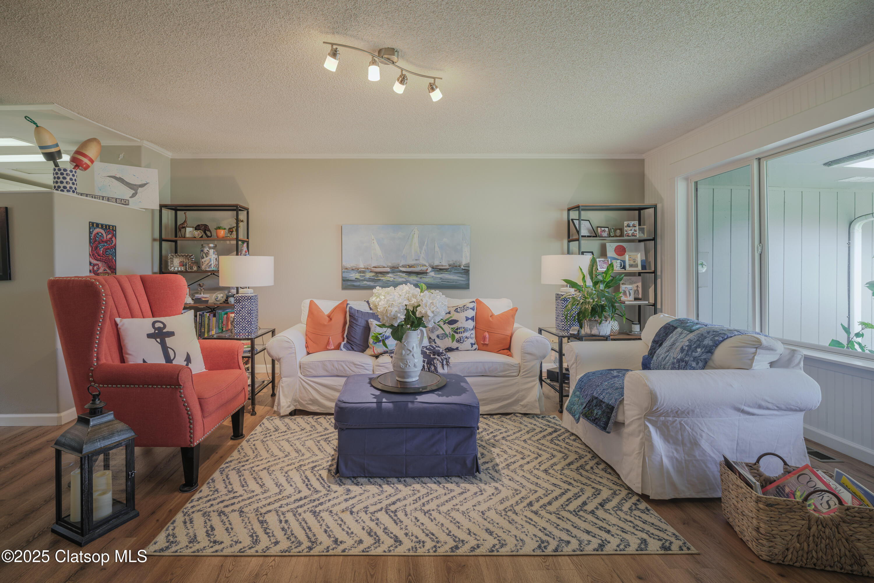 2087 Fernwood Street Property Photo 8