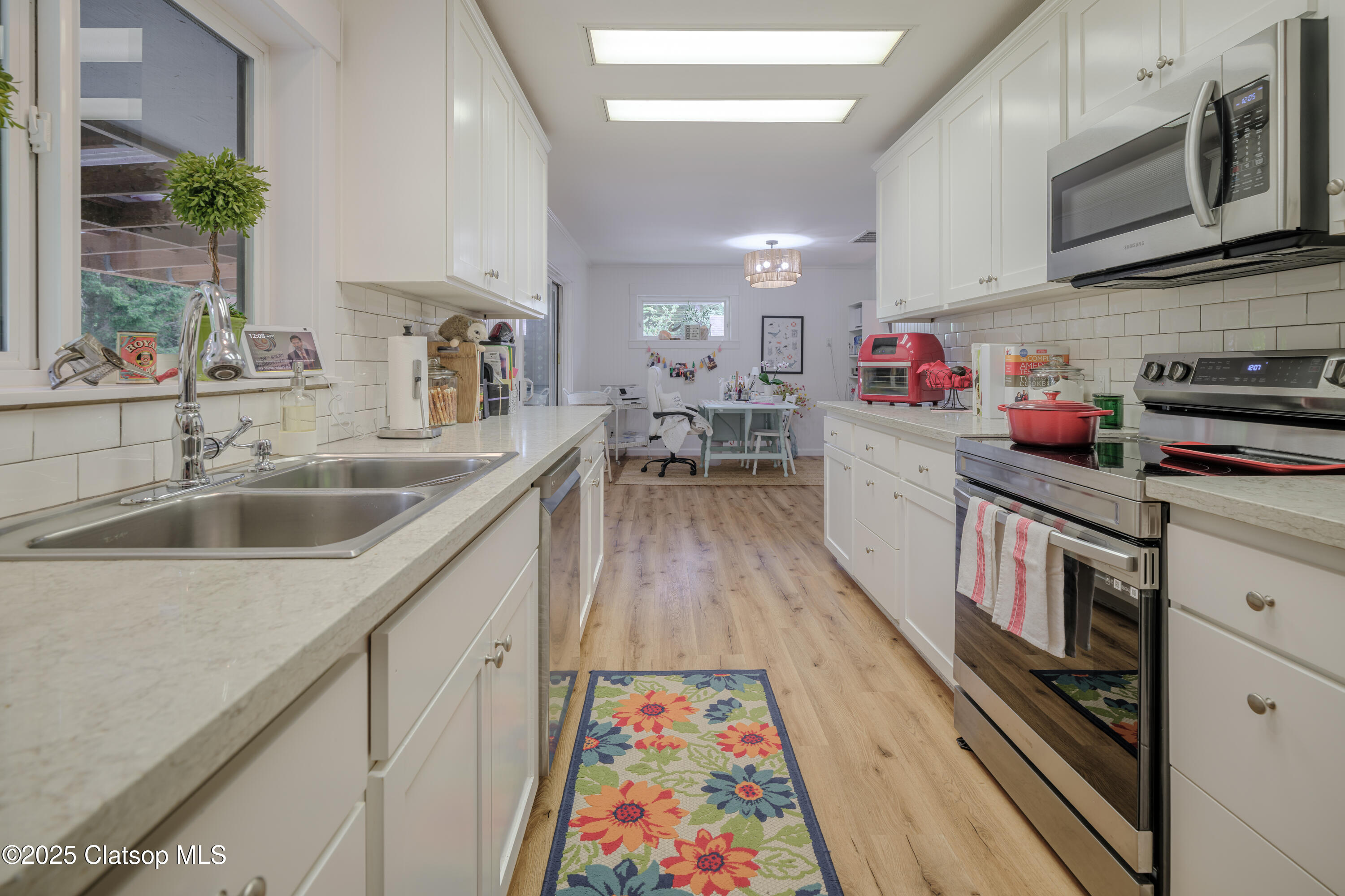 2087 Fernwood Street Property Photo 18