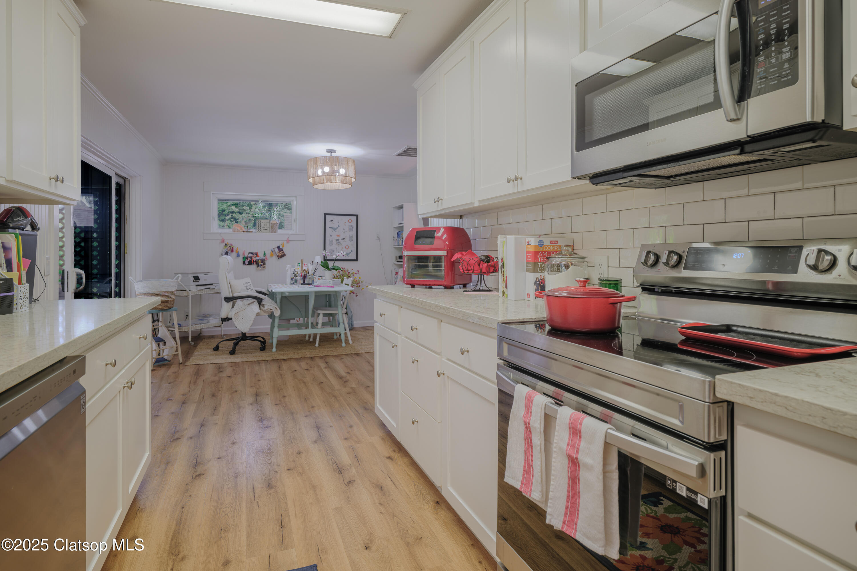 2087 Fernwood Street Property Photo 19