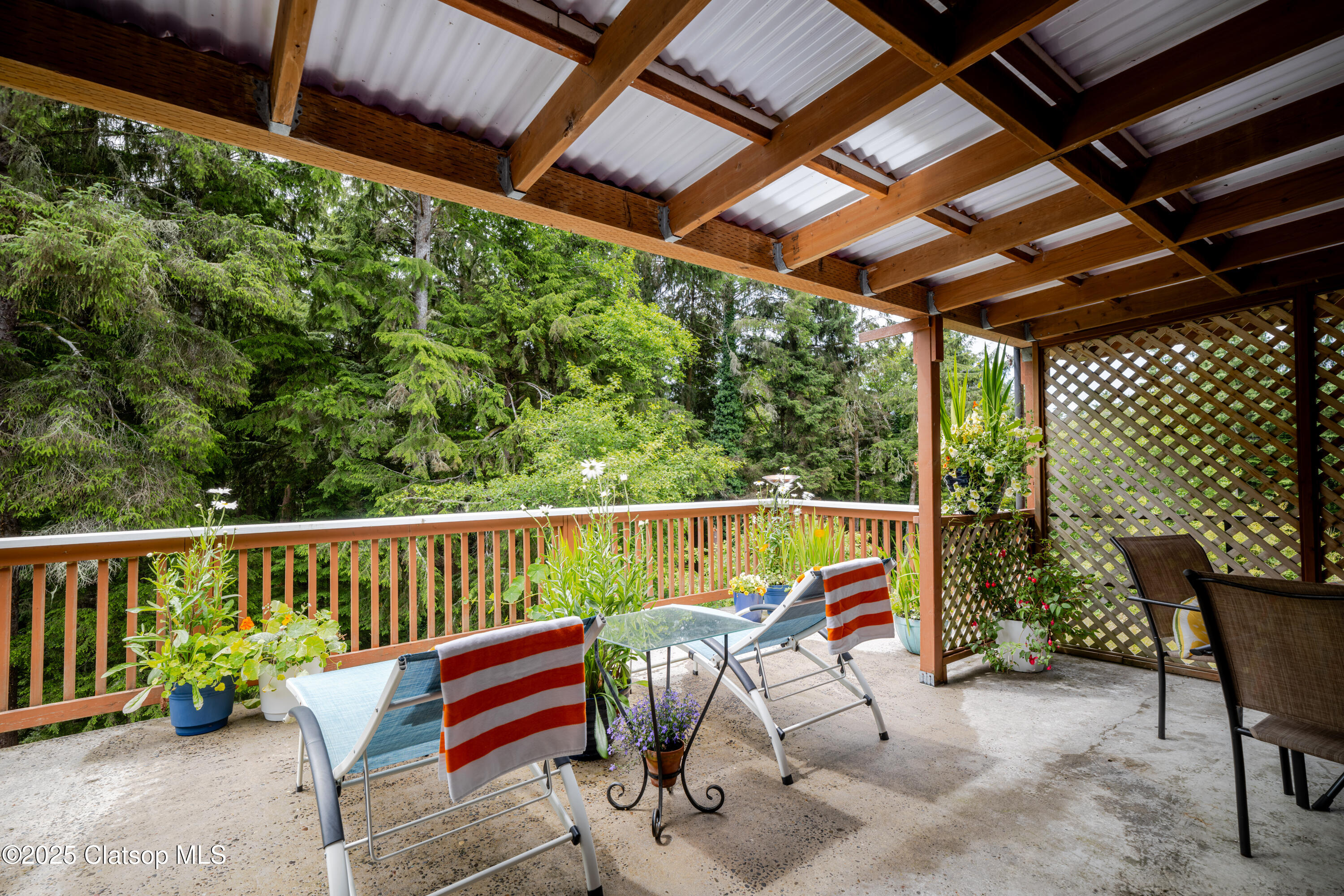 2087 Fernwood Street Property Photo 22