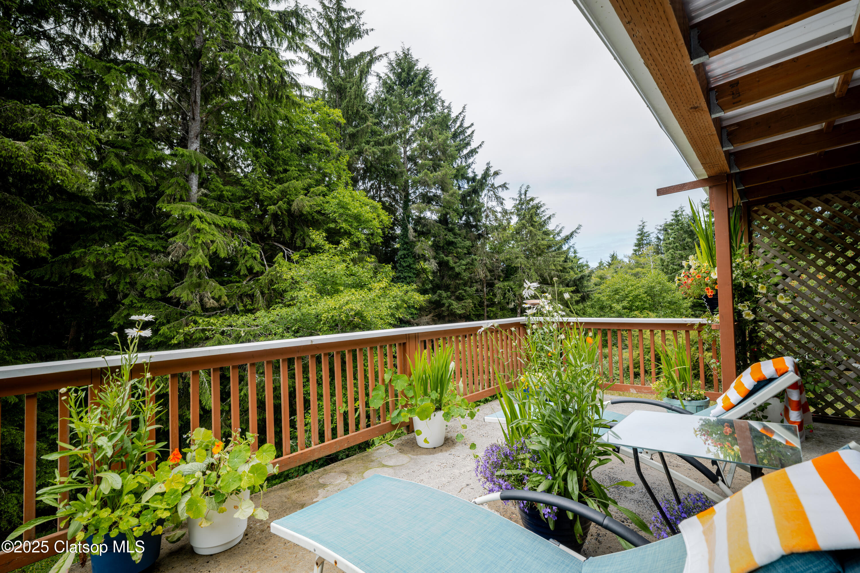 2087 Fernwood Street Property Photo 23