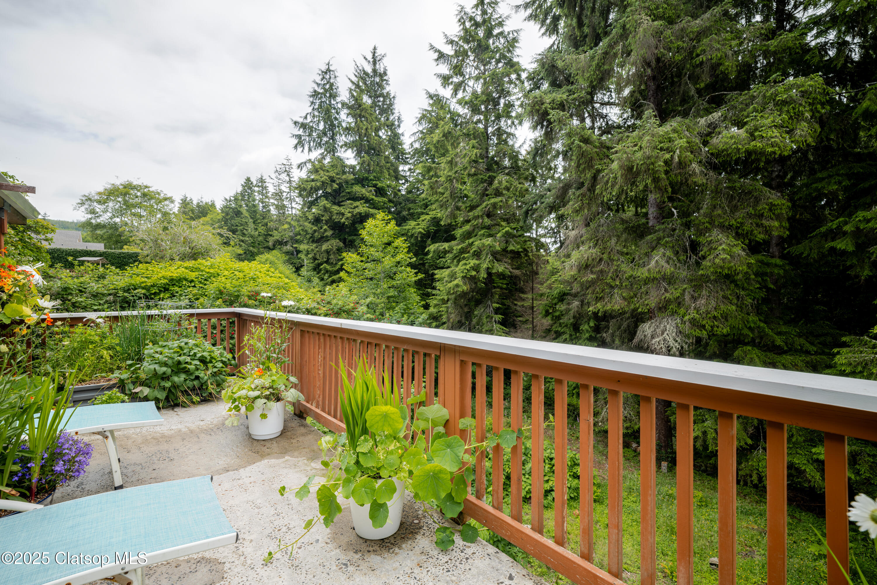 2087 Fernwood Street Property Photo 24
