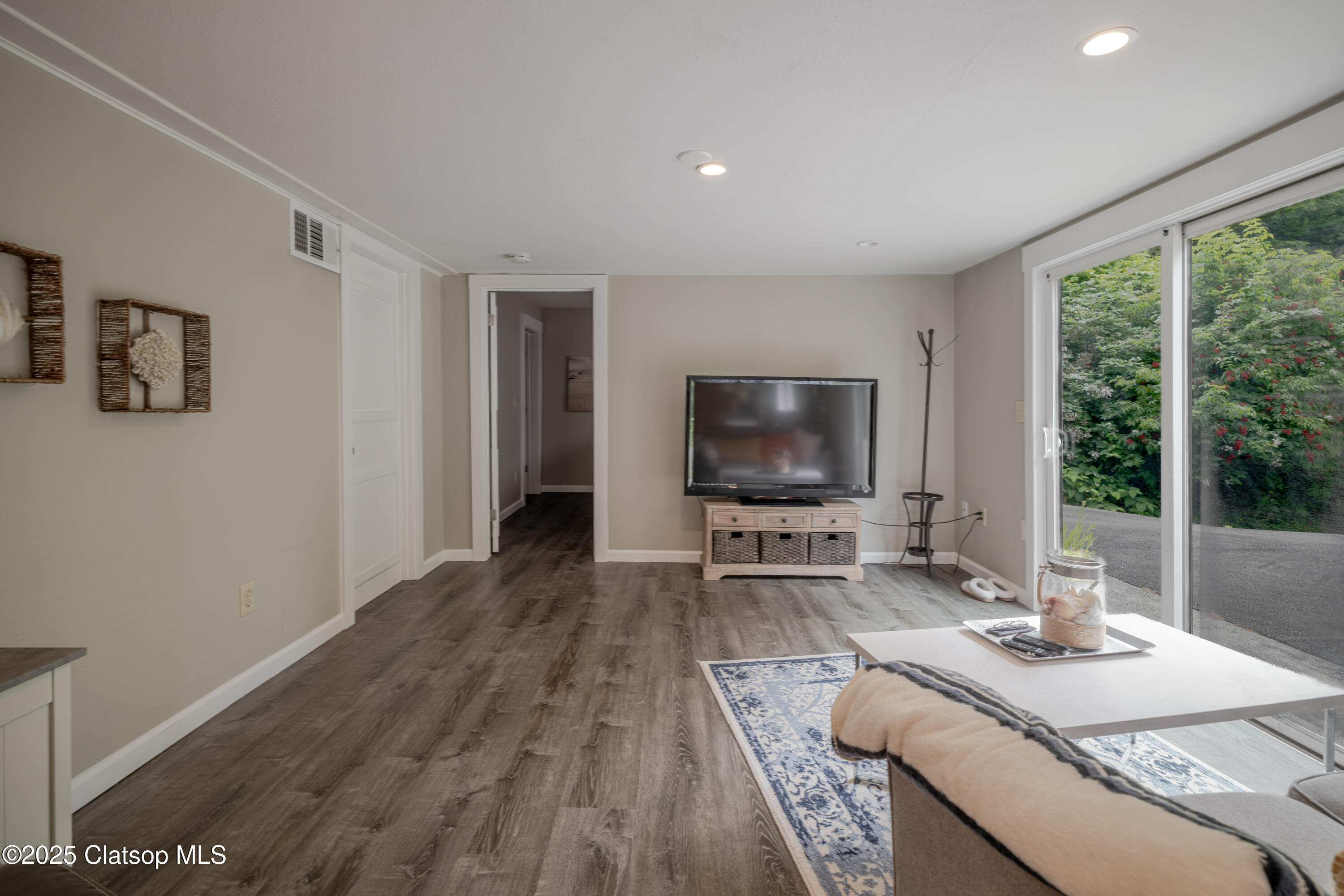 2087 Fernwood Street Property Photo 26