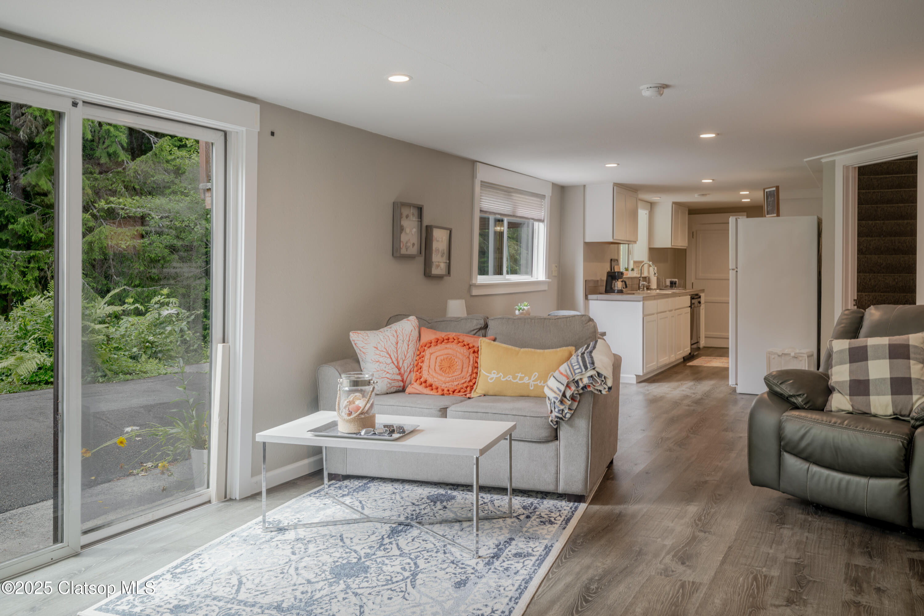 2087 Fernwood Street Property Photo 27