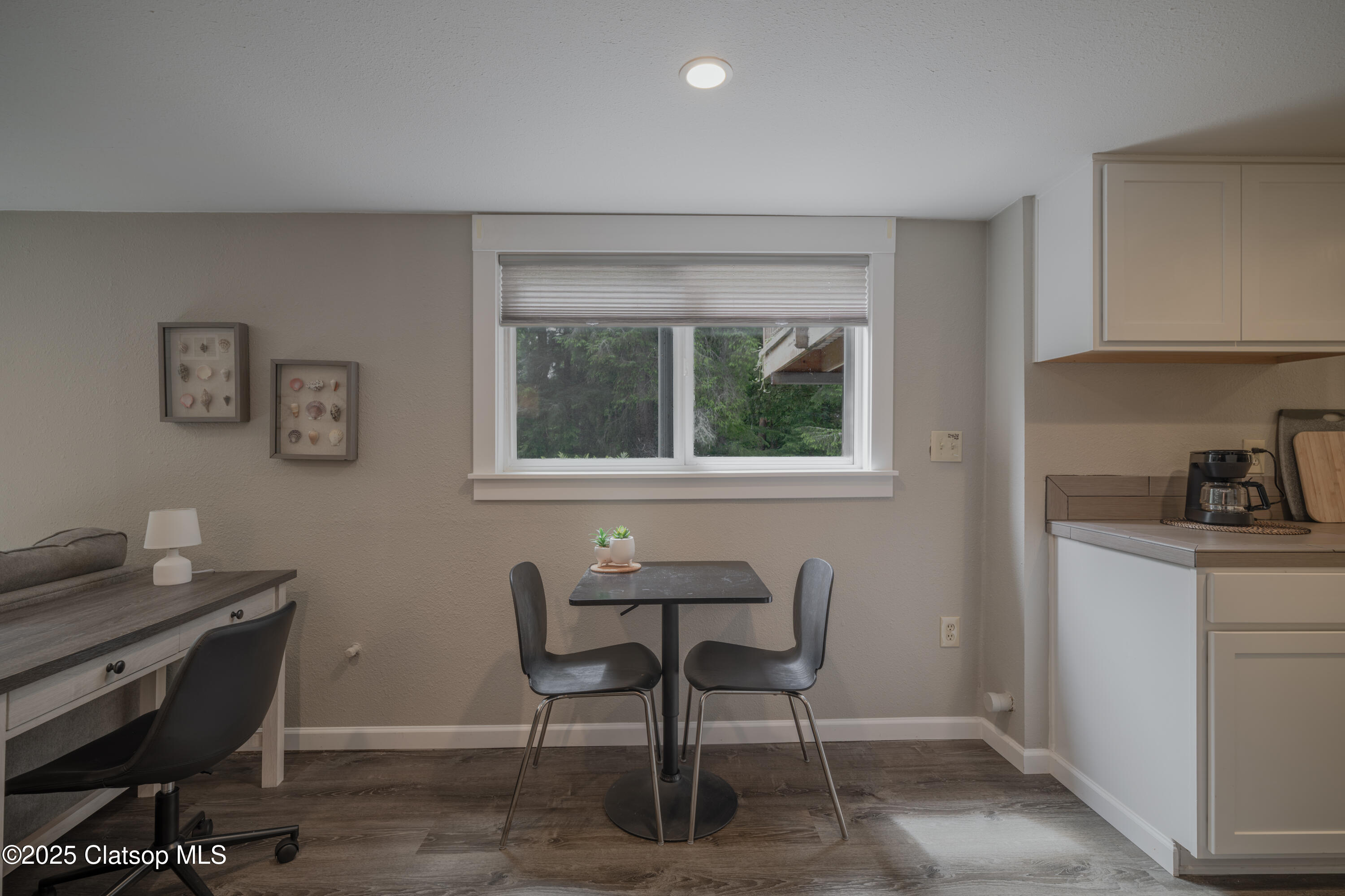 2087 Fernwood Street Property Photo 29