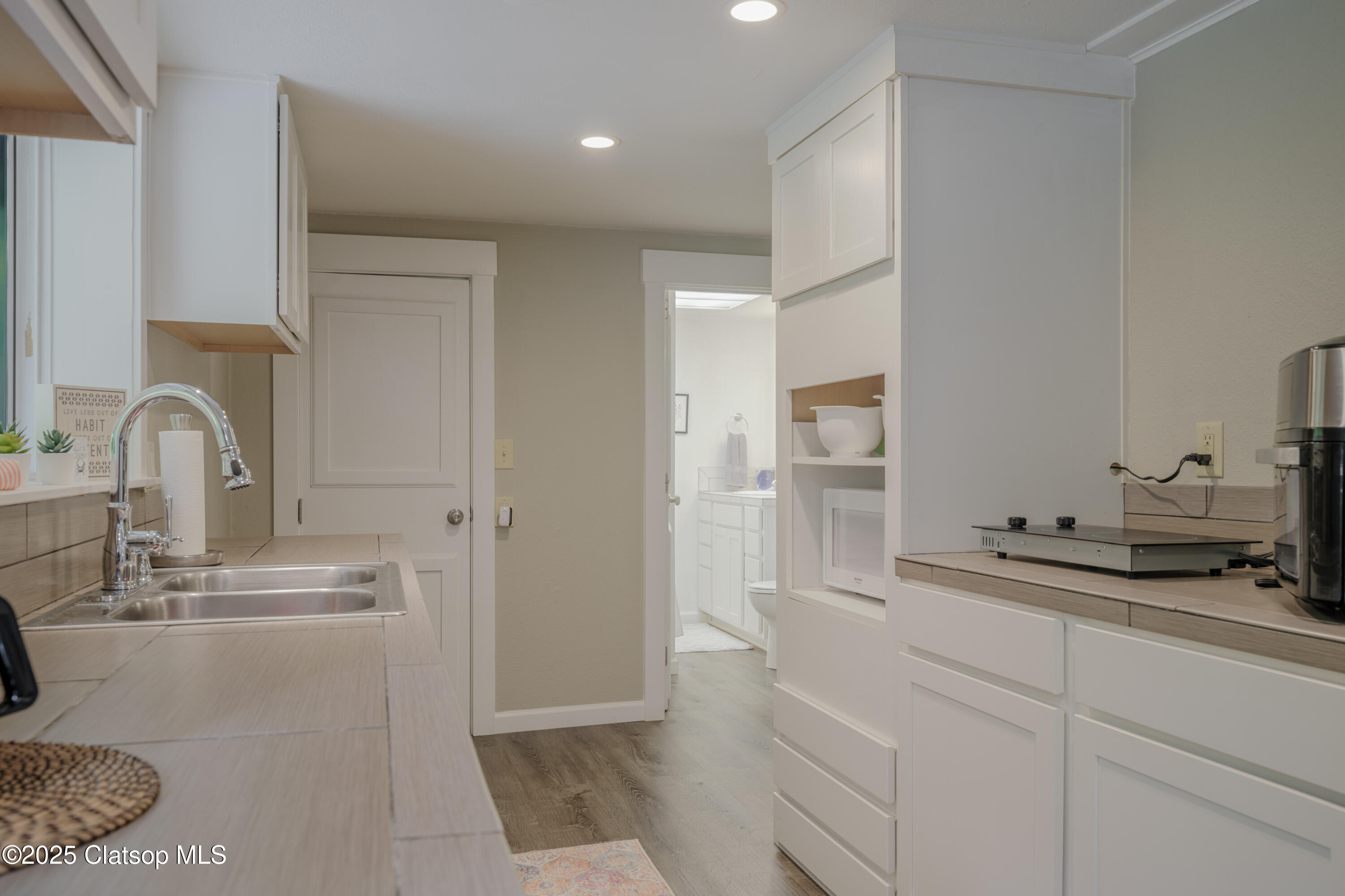 2087 Fernwood Street Property Photo 30
