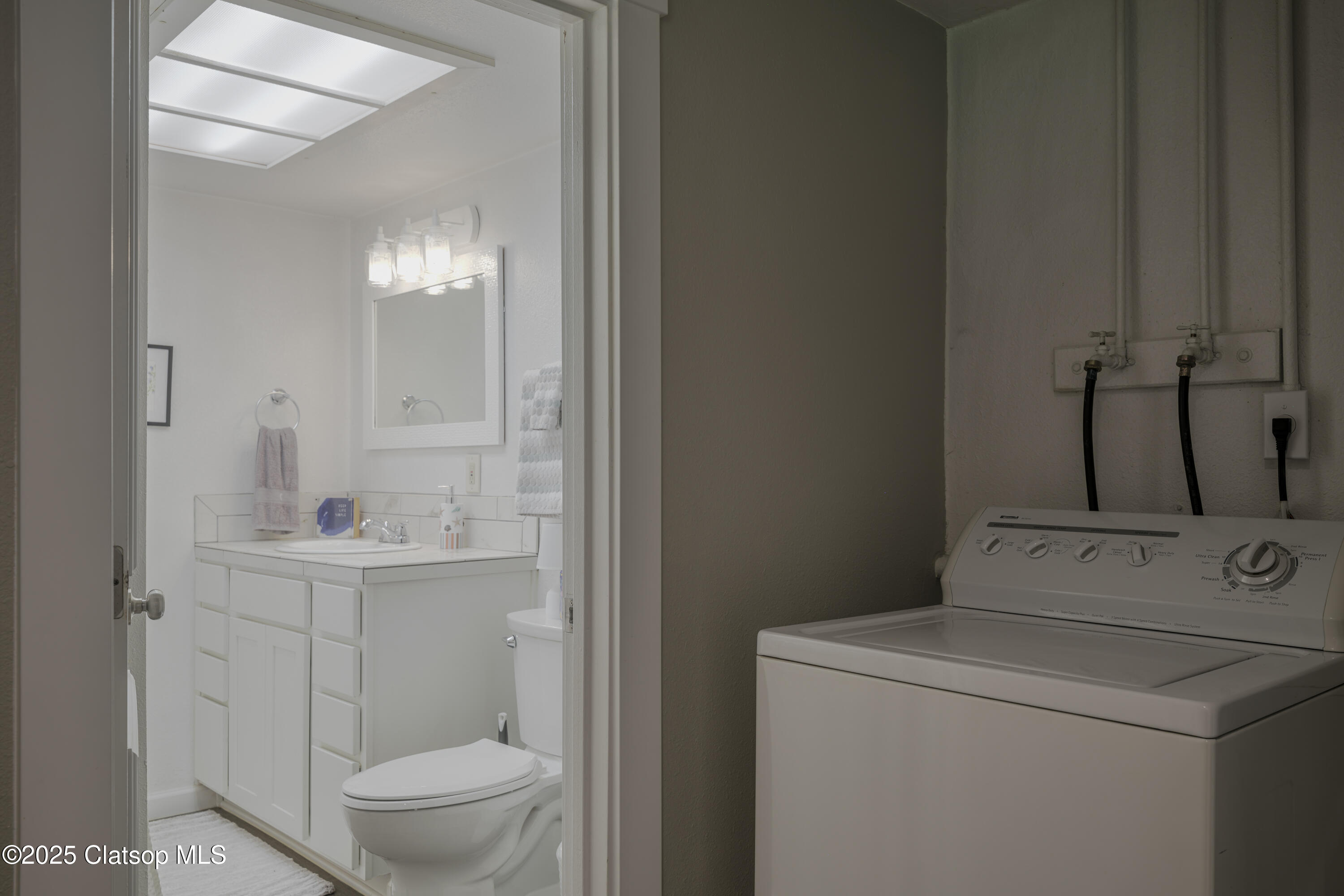 2087 Fernwood Street Property Photo 32