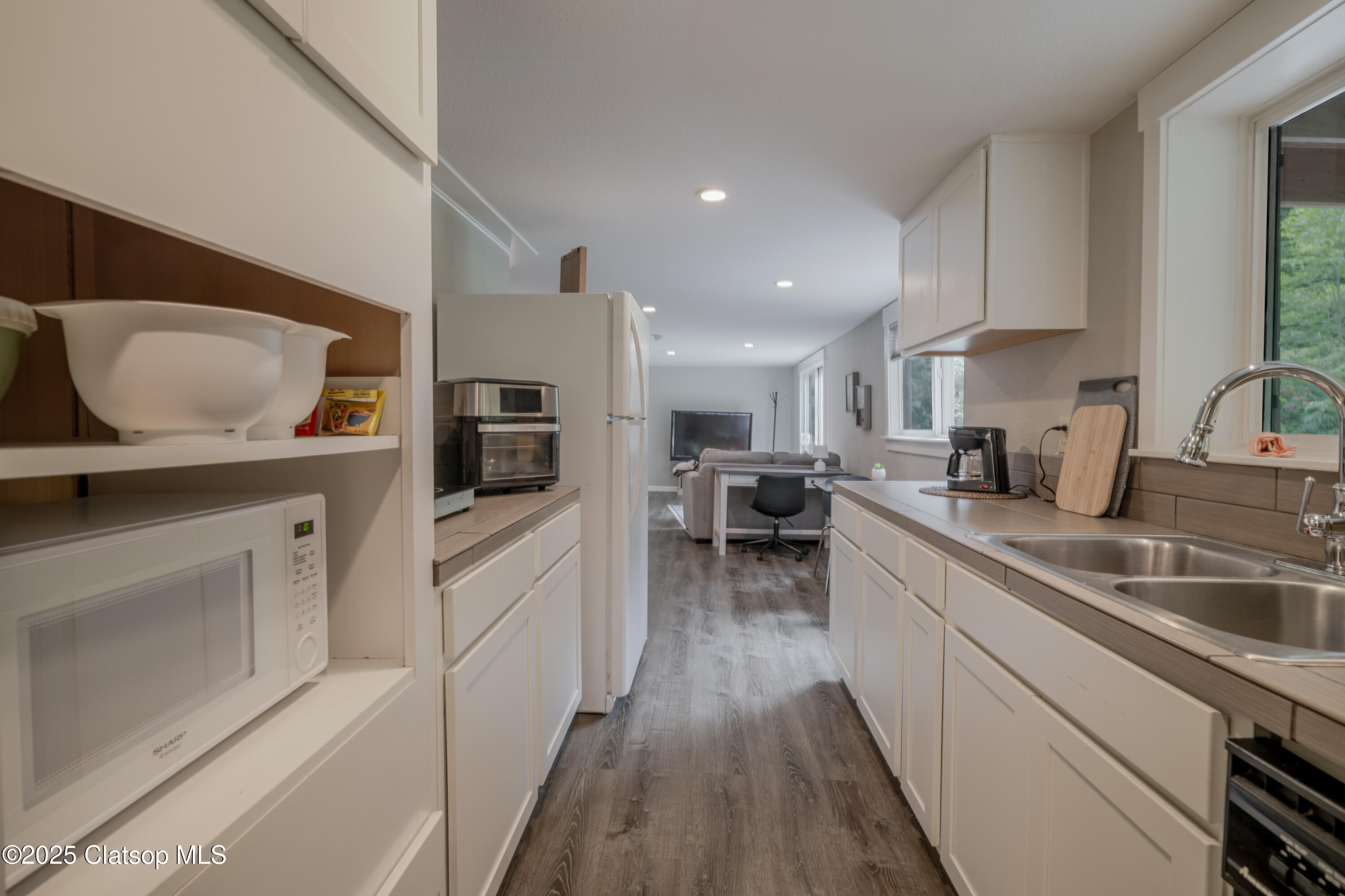 2087 Fernwood Street Property Photo 33