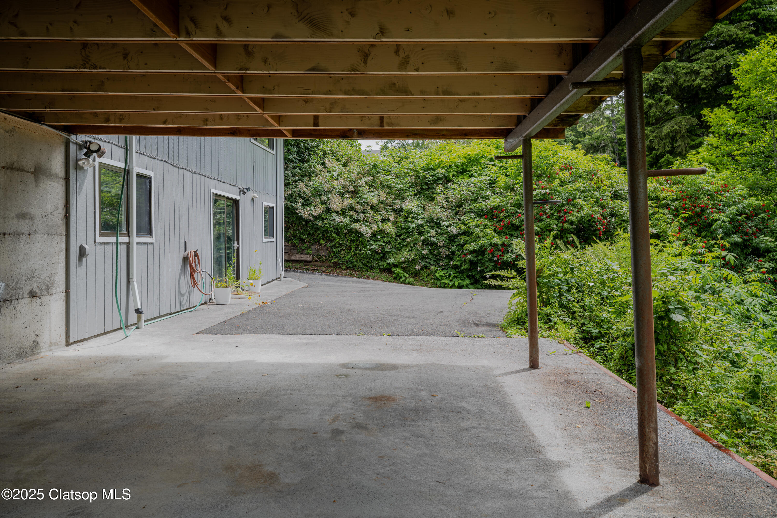 2087 Fernwood Street Property Photo 37