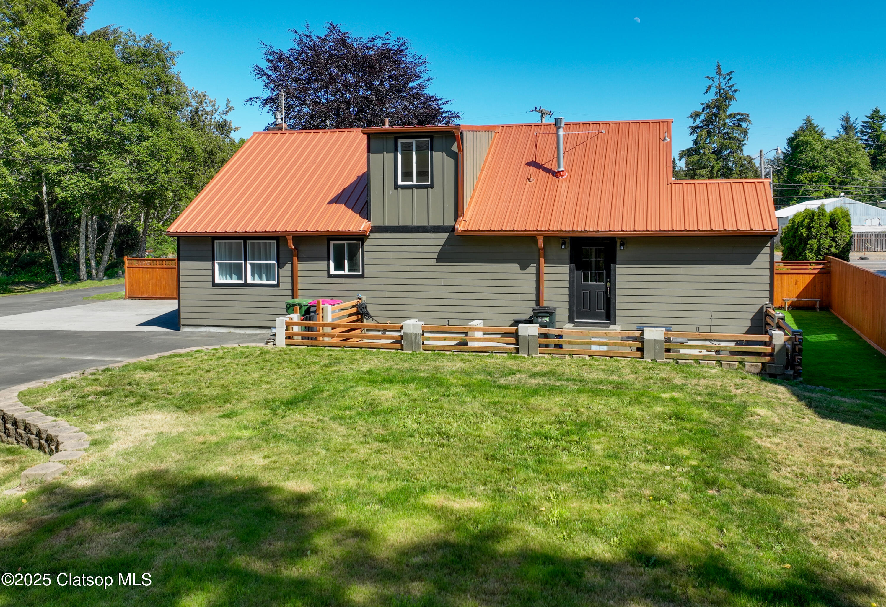 1871 S Main Avenue Property Photo 4